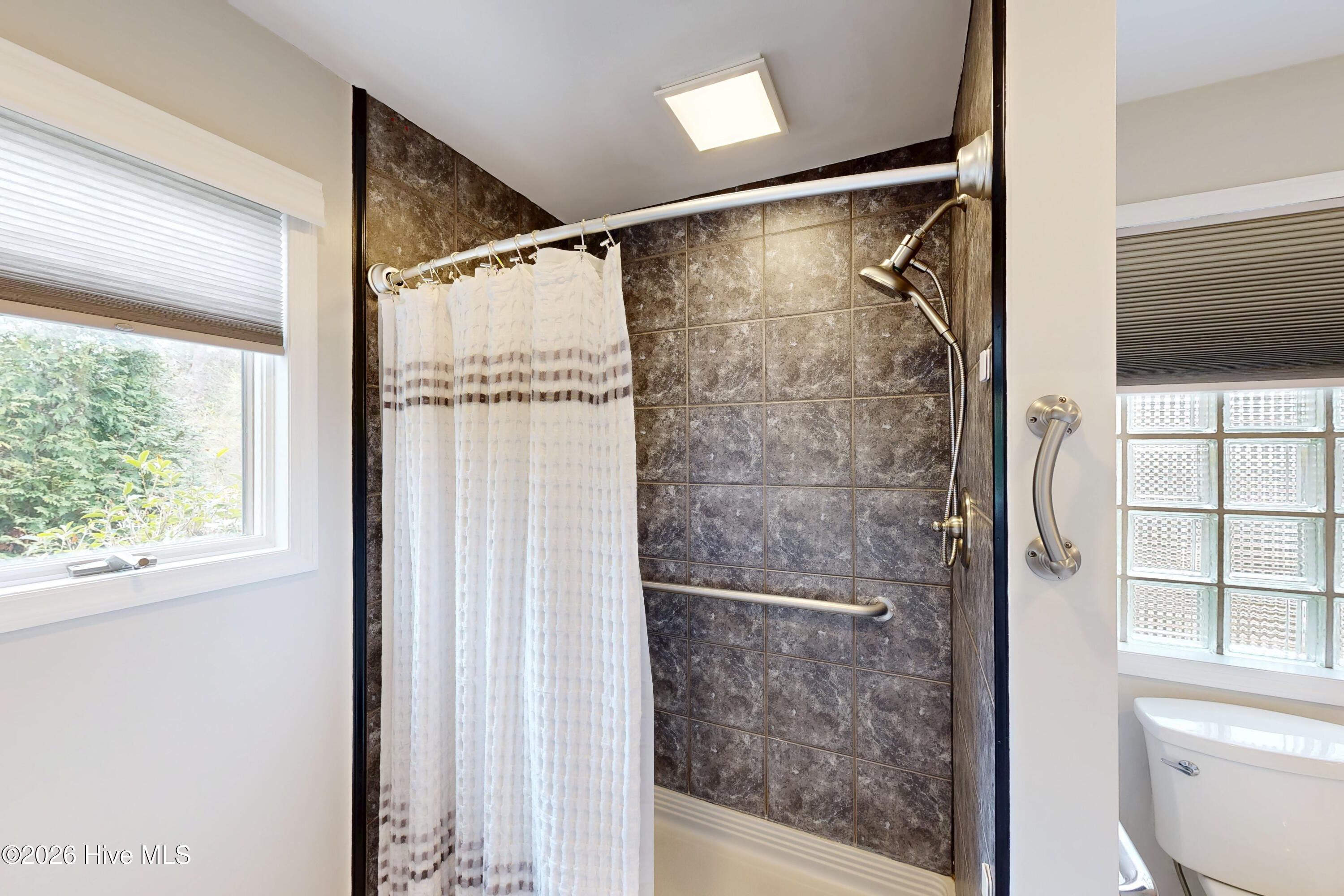 100559840 | Photo 27