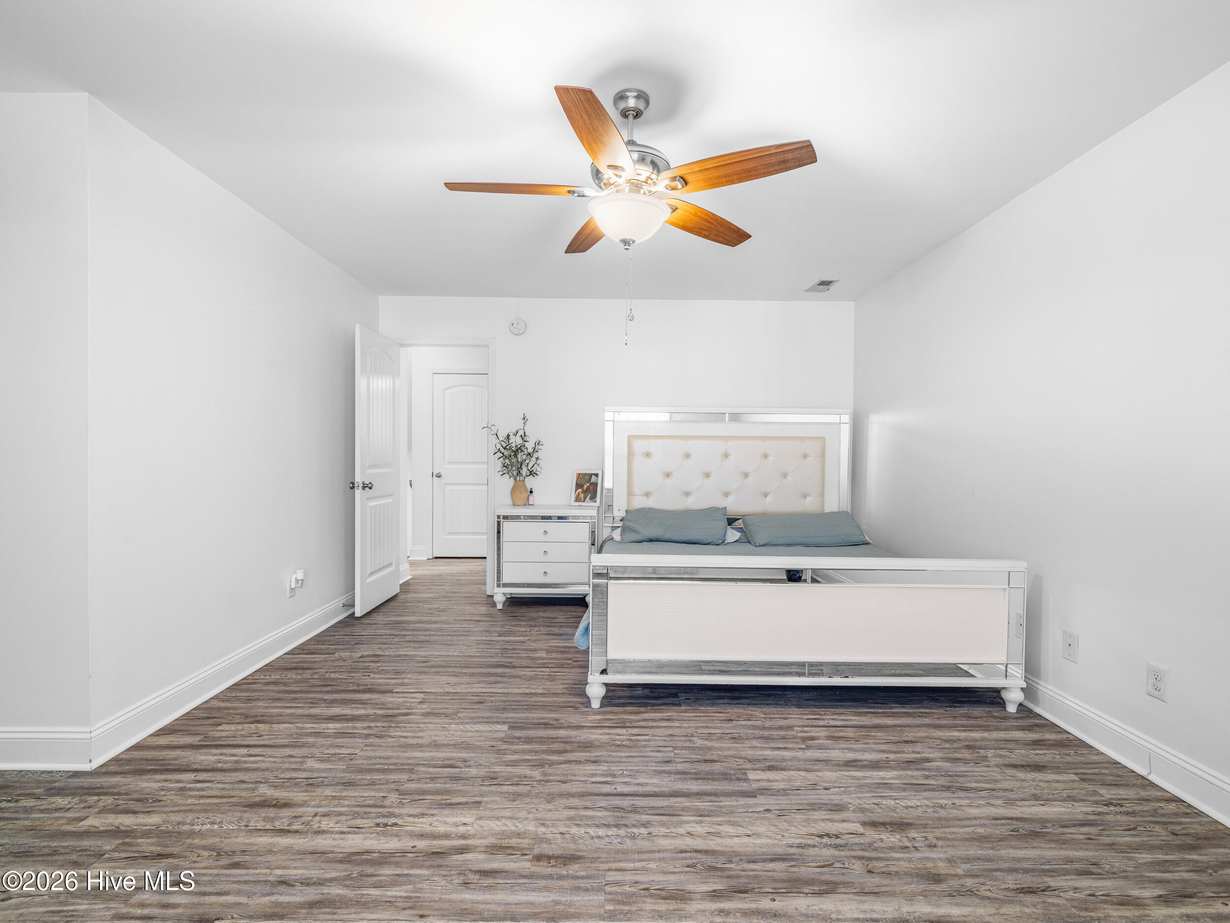 100562171 | Photo 28