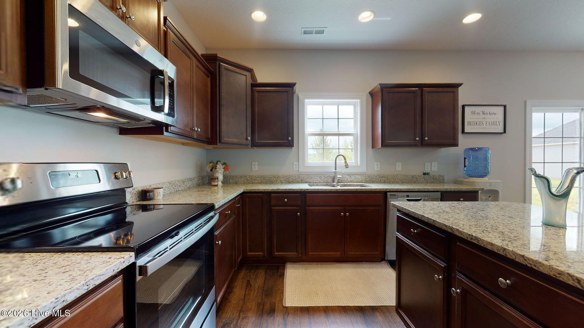 100558760 | Photo 17