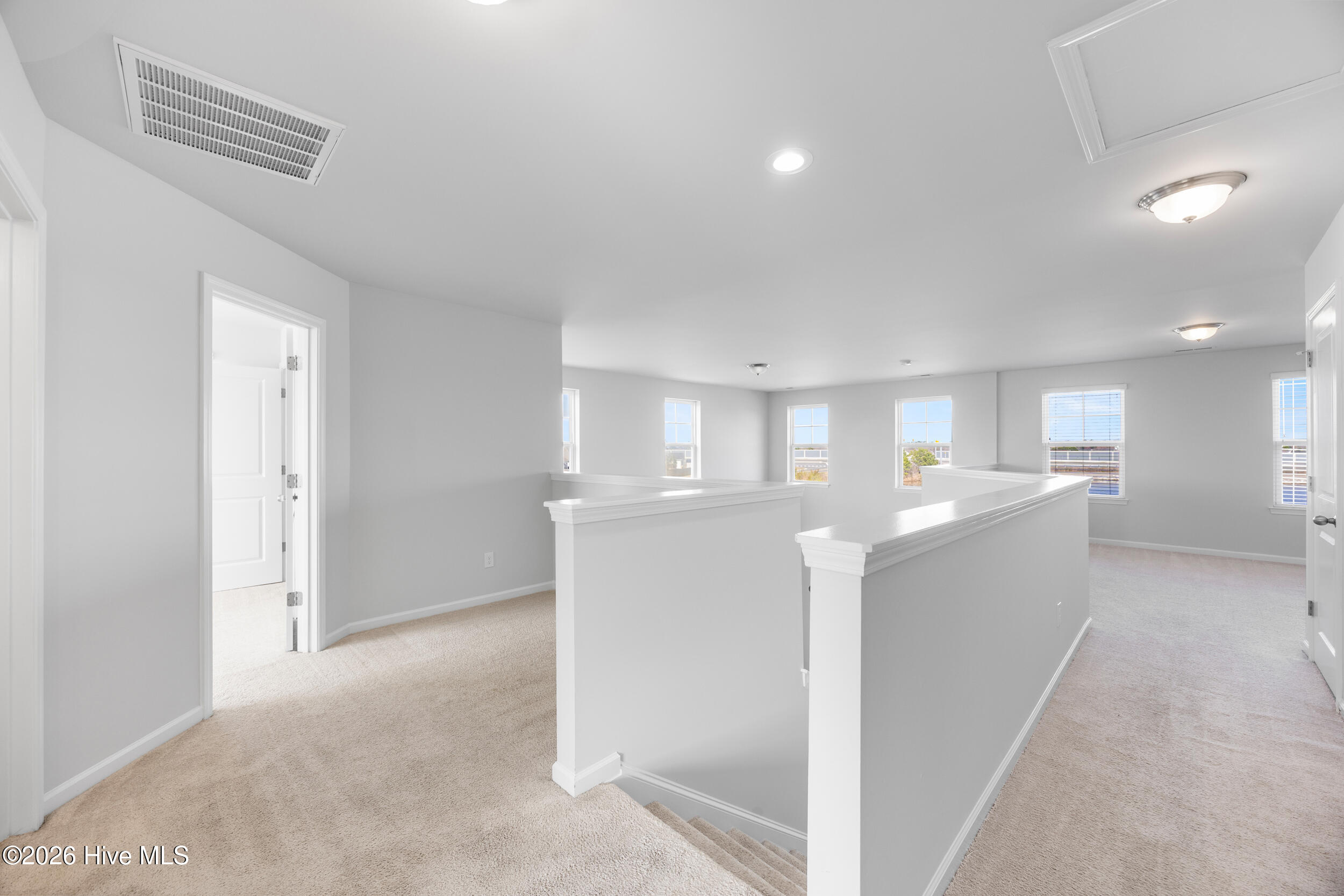 100557487 | Photo 24