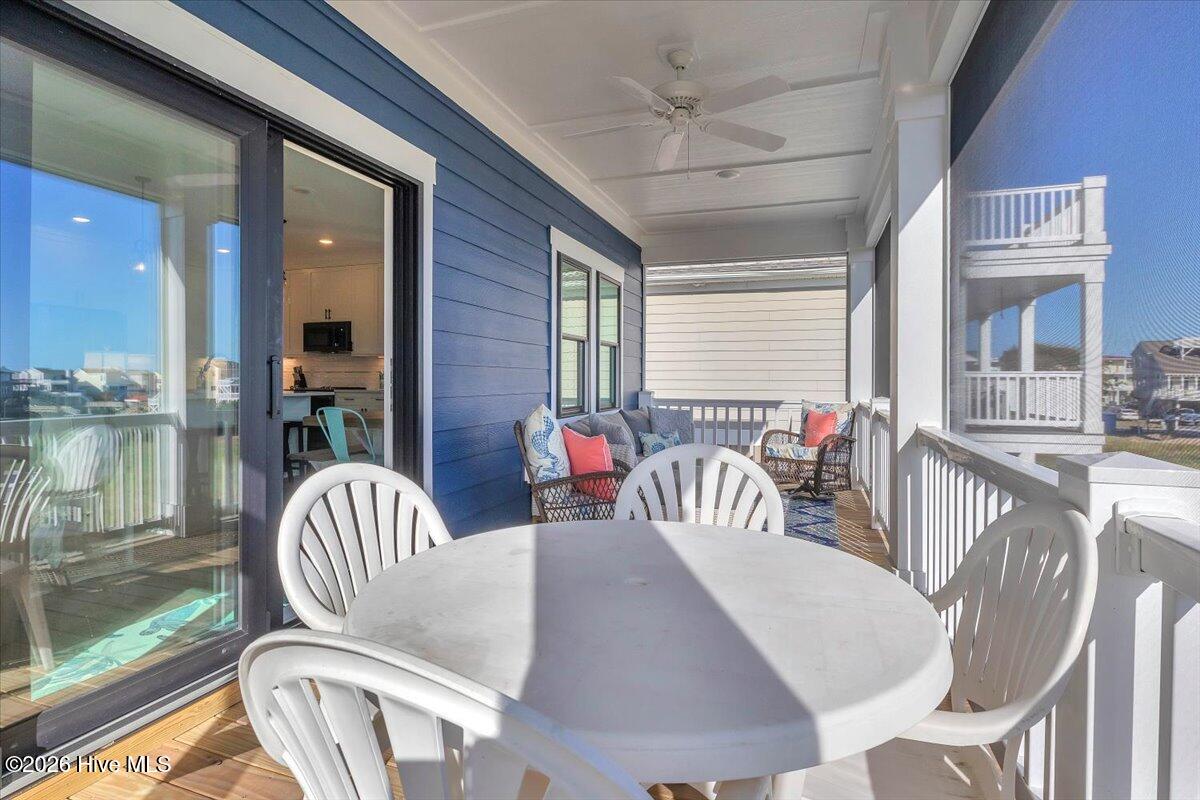 100565716 | Photo 51