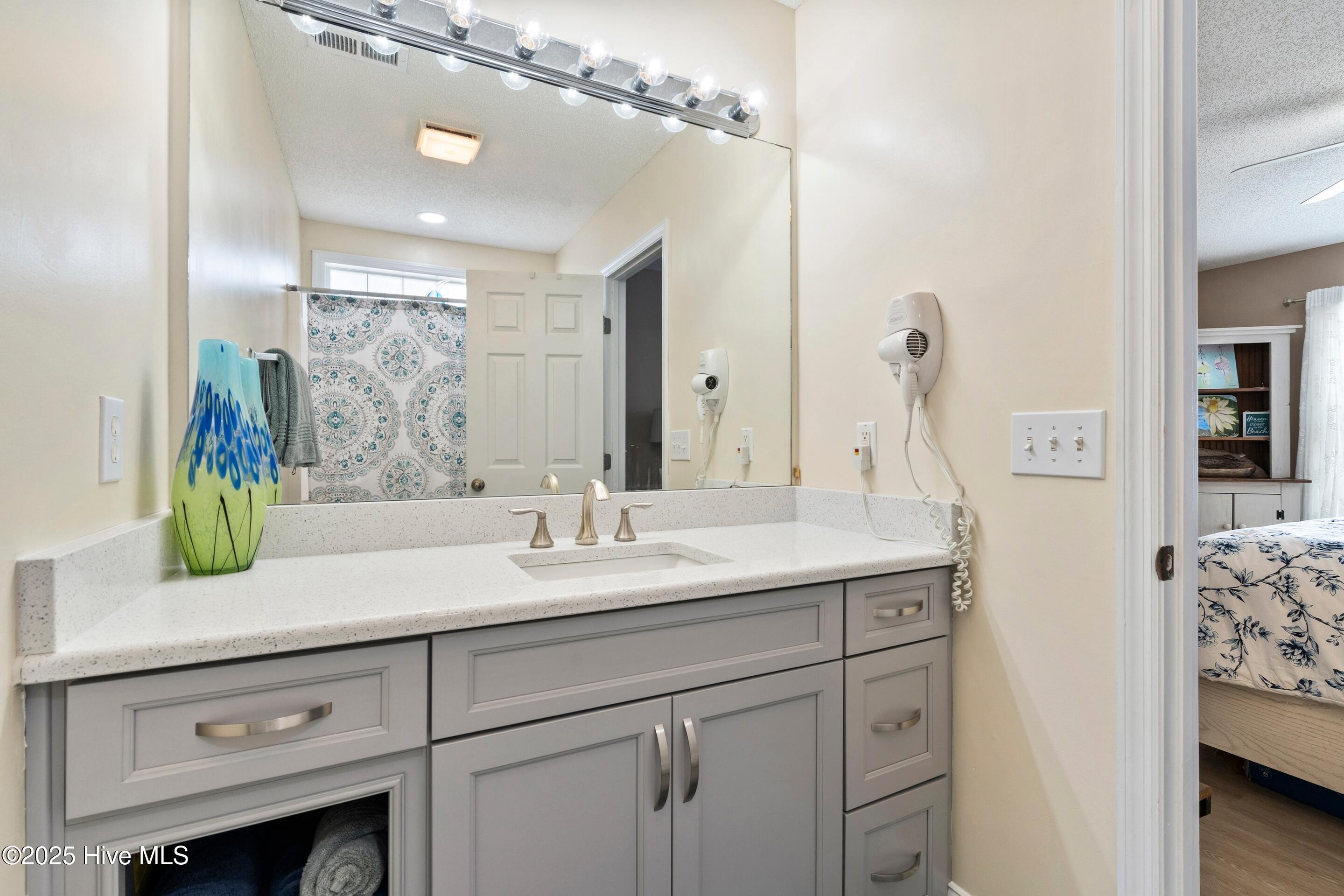 100521733 | Photo 29