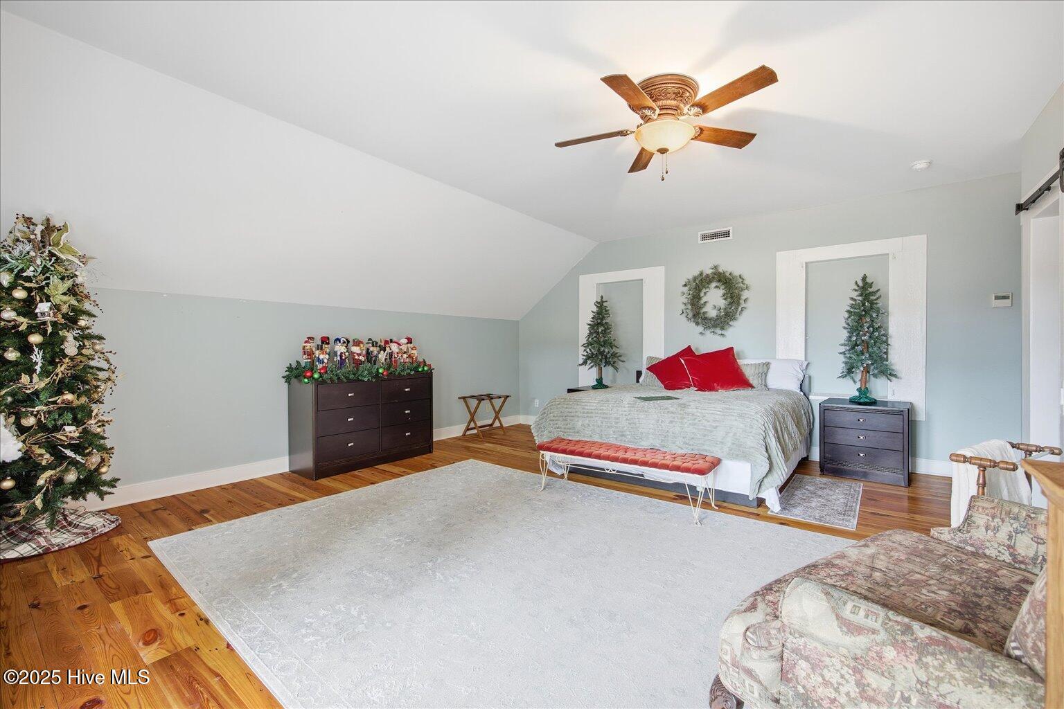 100545633 | Photo 38