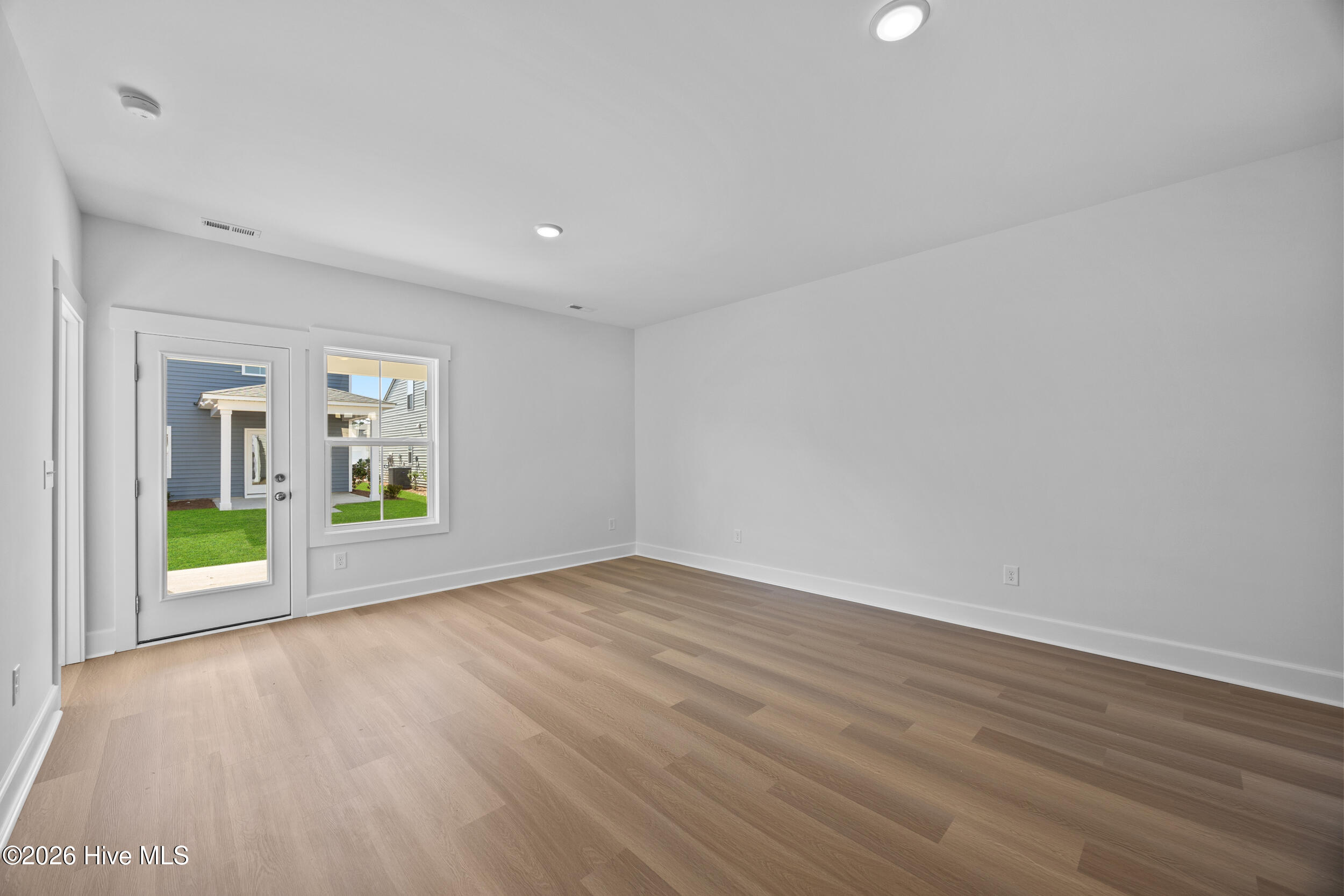 100547264 | Photo 11