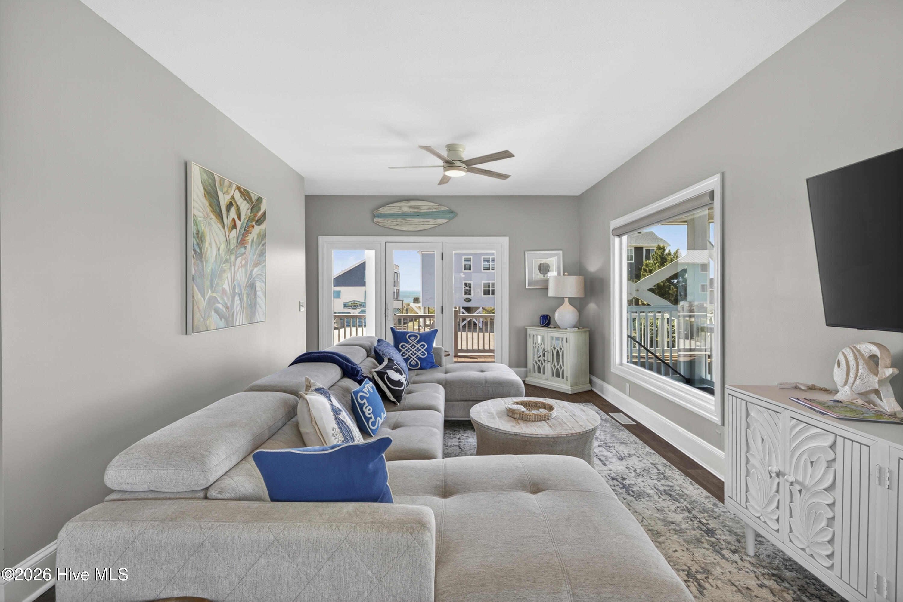 100568247 | Photo 34