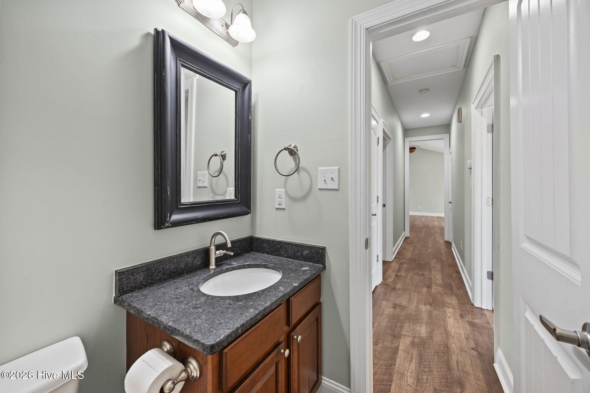 100559497 | Photo 25