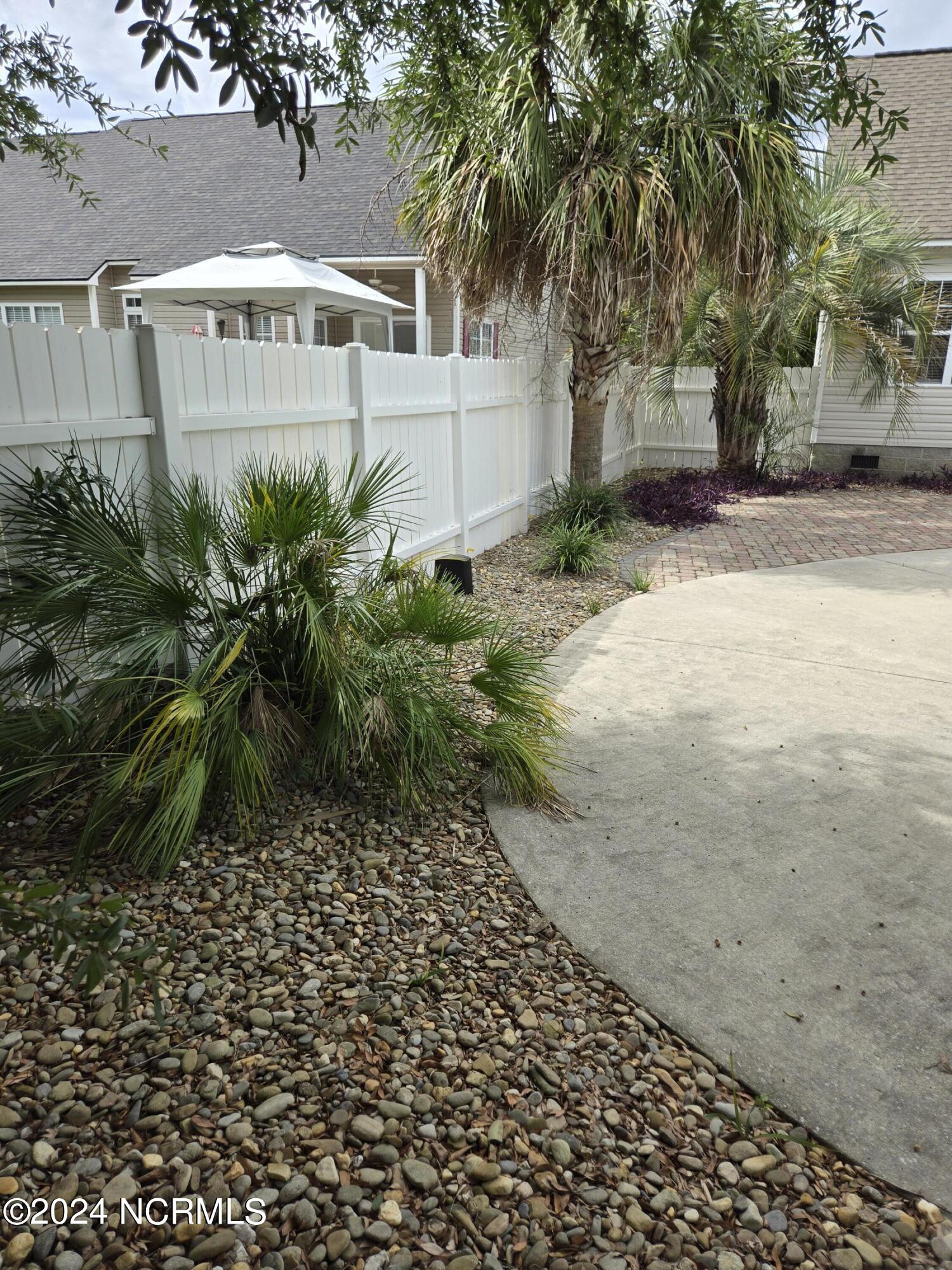 100465743 | Photo 64