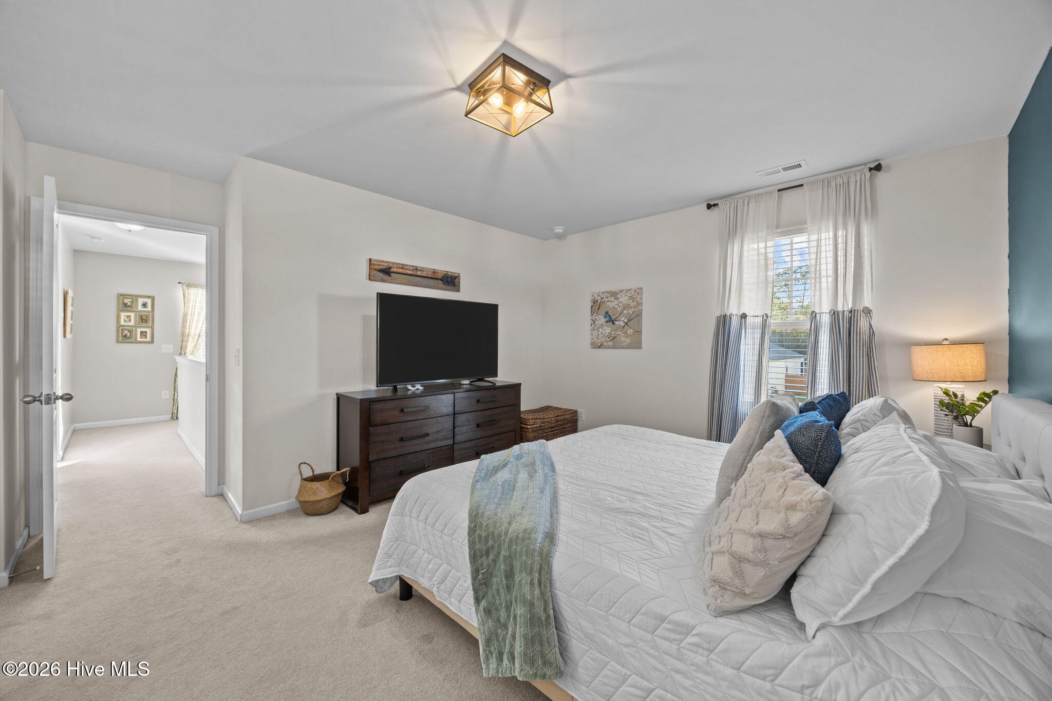 100549295 | Photo 18