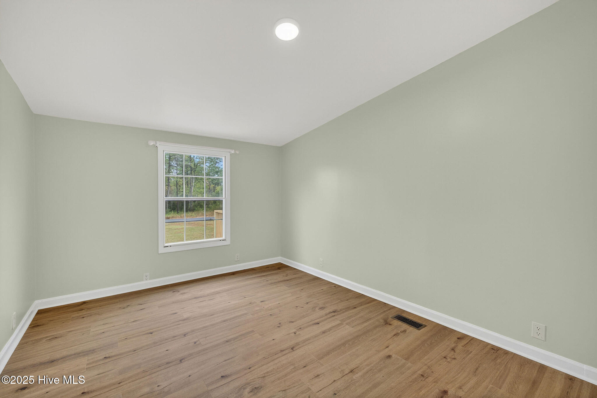 100539132 | Photo 20