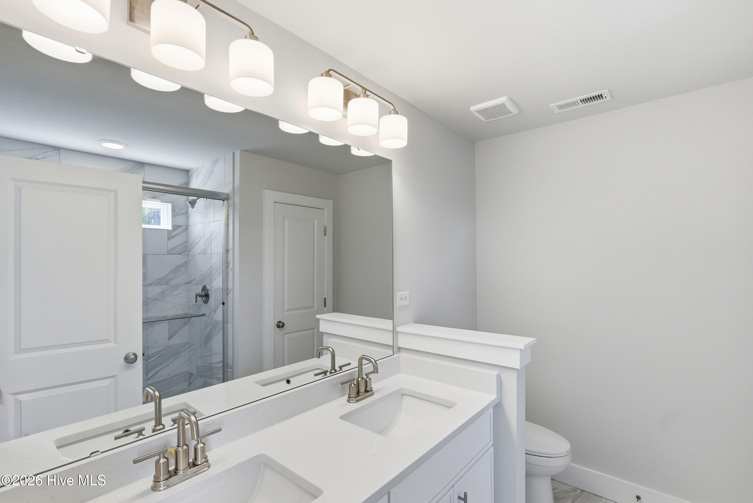 100547597 | Photo 25