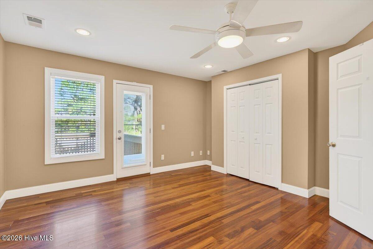 100551977 | Photo 32