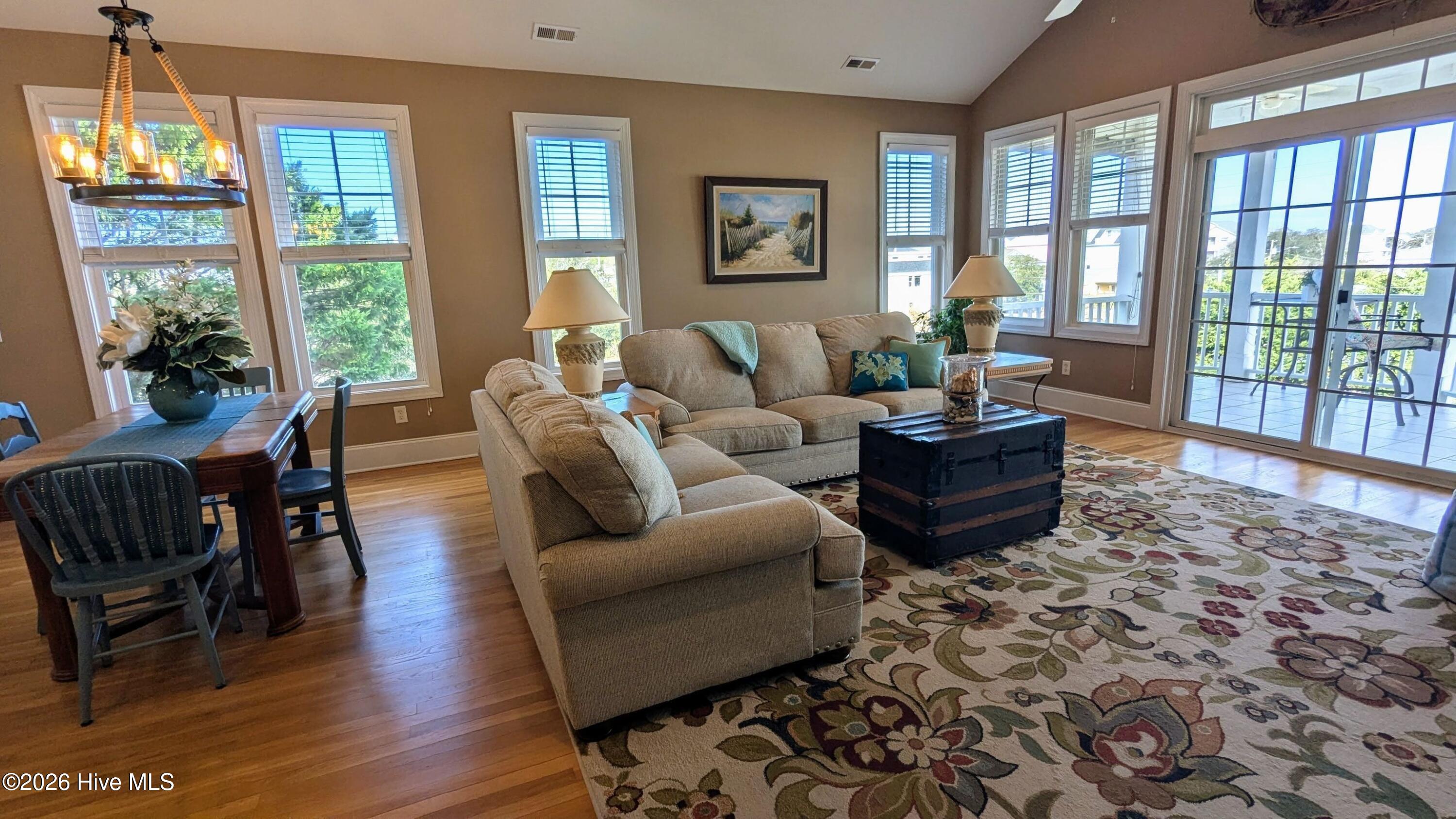 100550094 | Photo 26