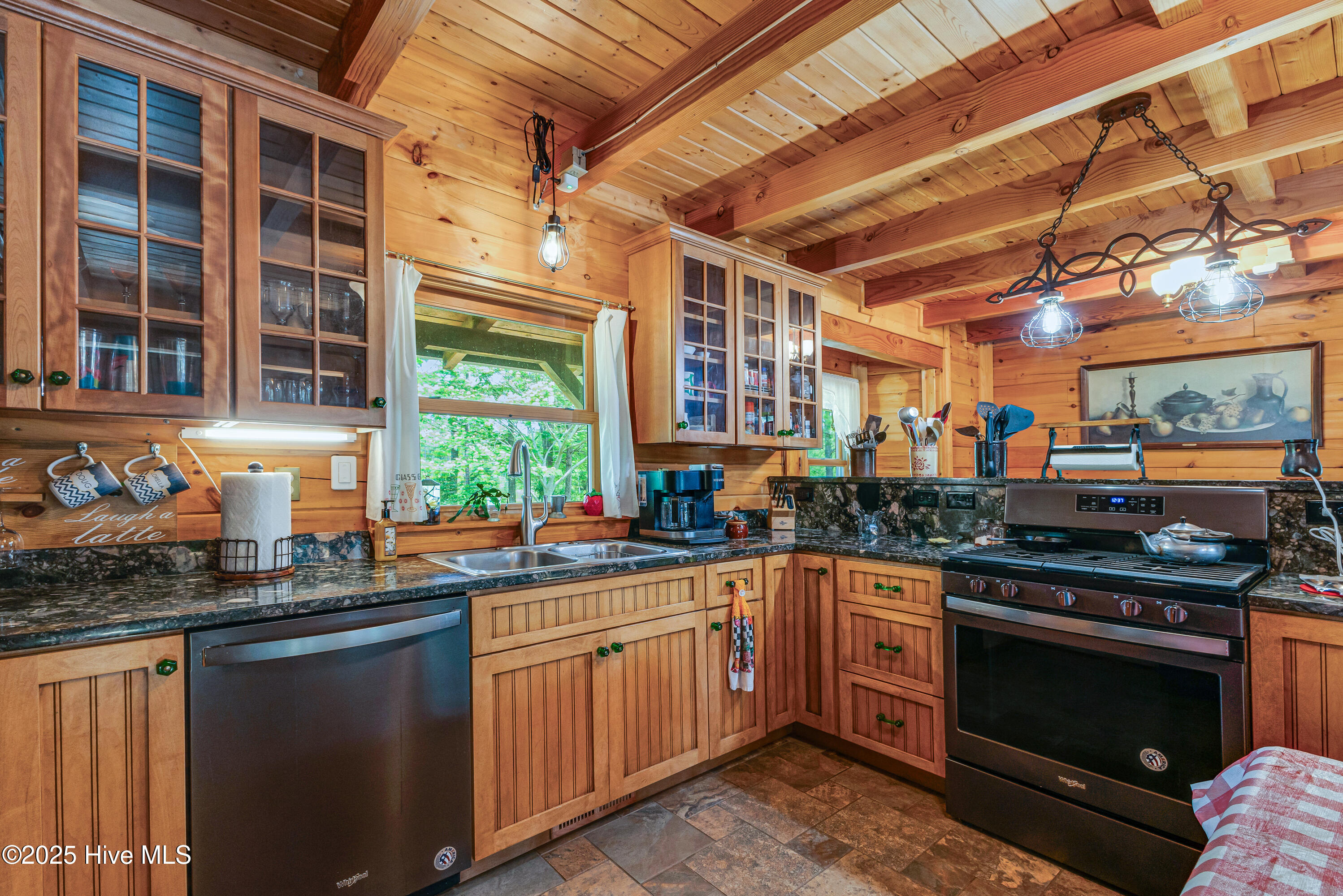 100512756 | Photo 15