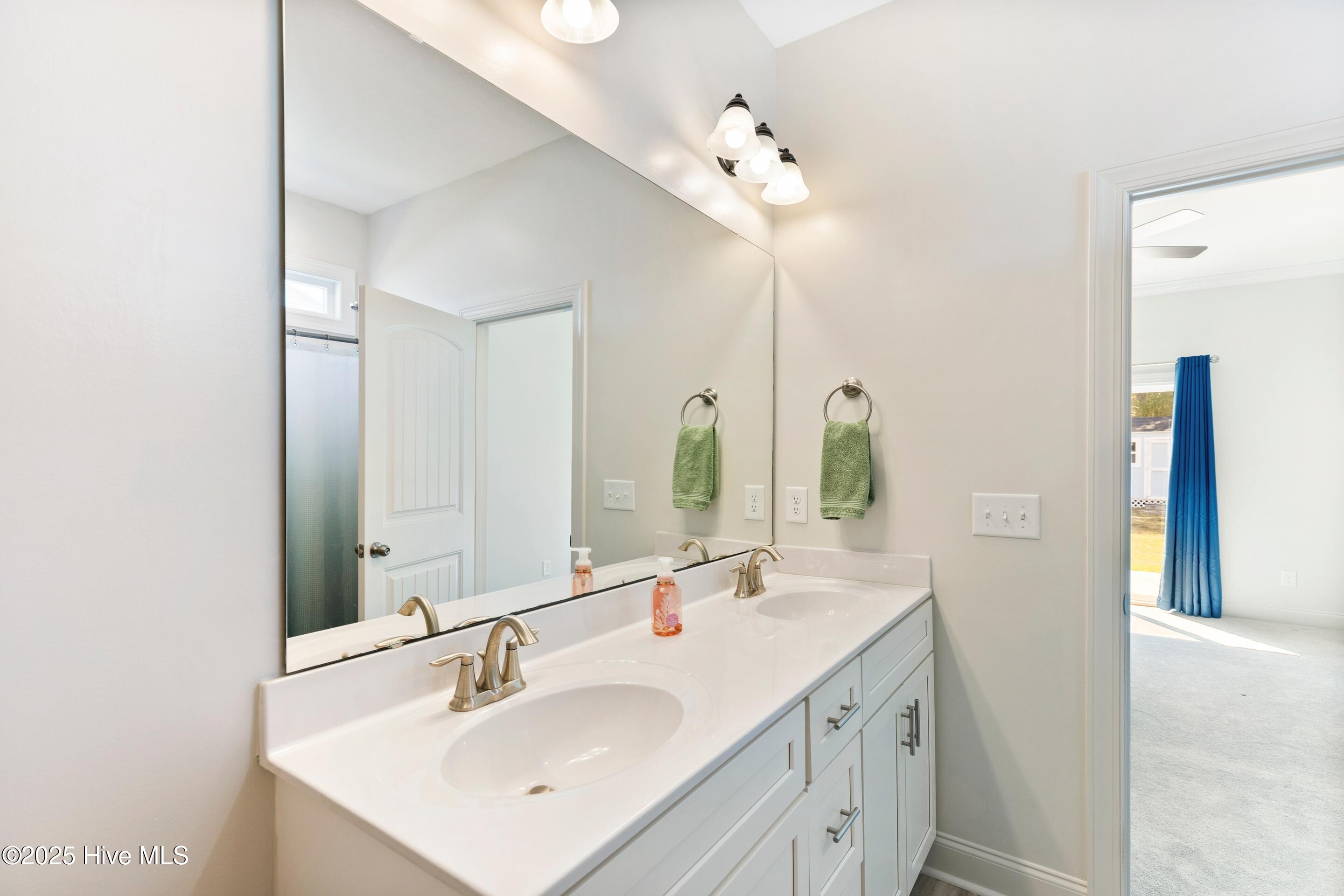 100529568 | Photo 34