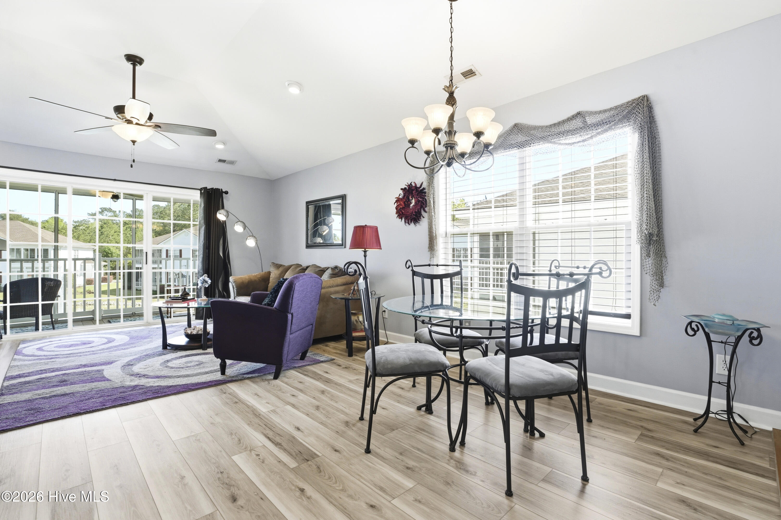 100564419 | Photo 11