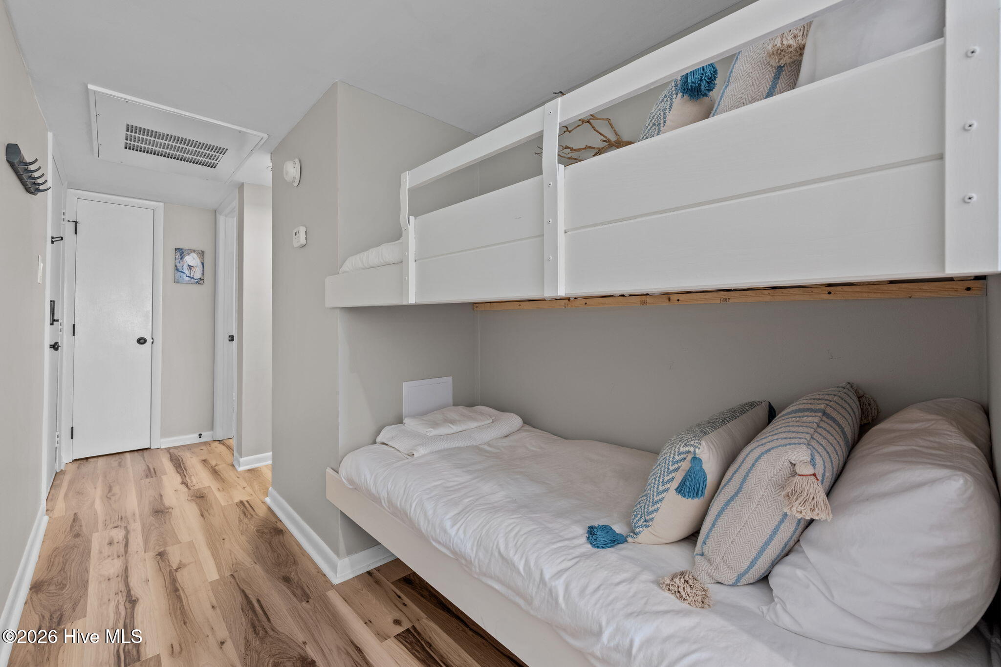 100551202 | Photo 28