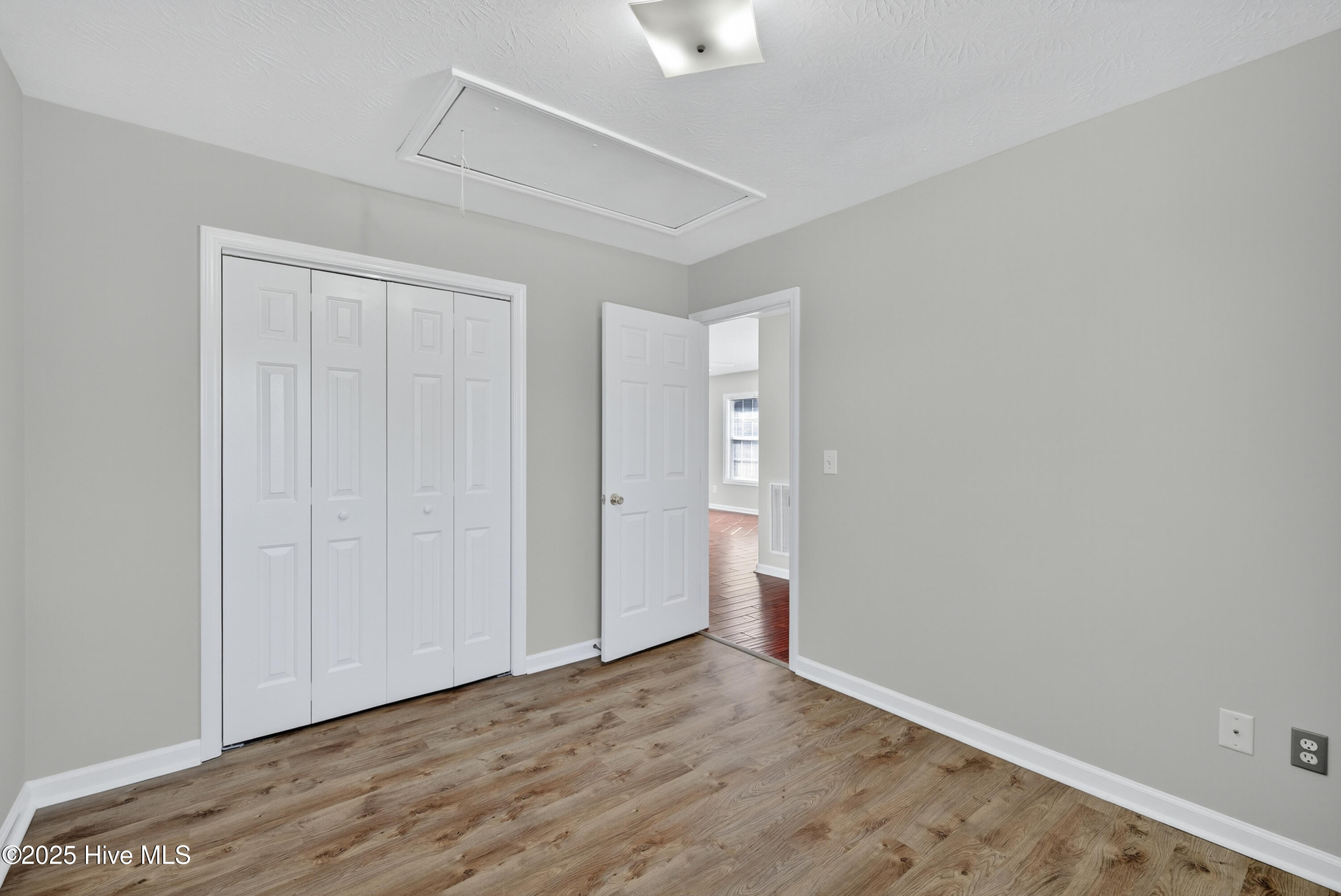 100541920 | Photo 25