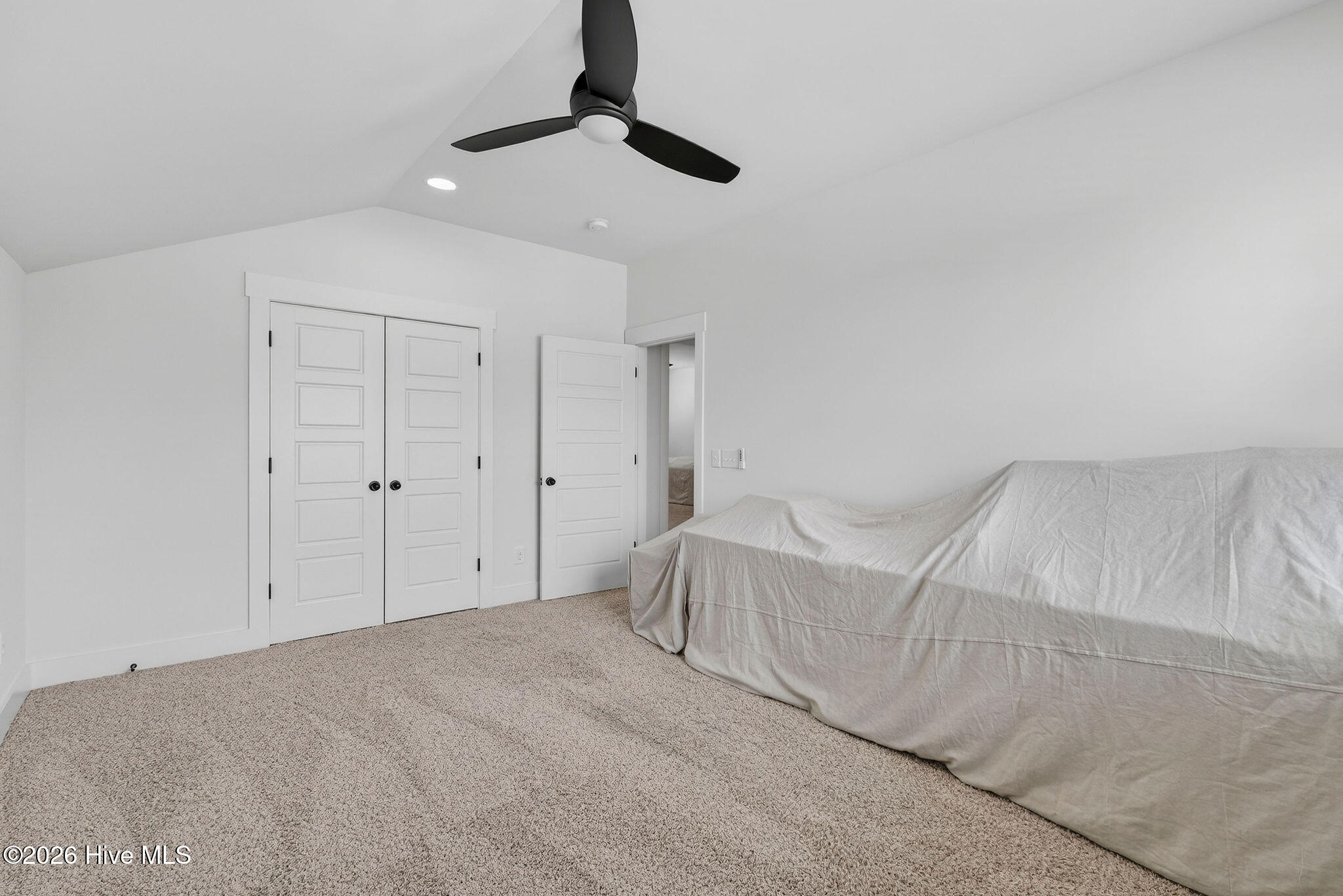 100561102 | Photo 48