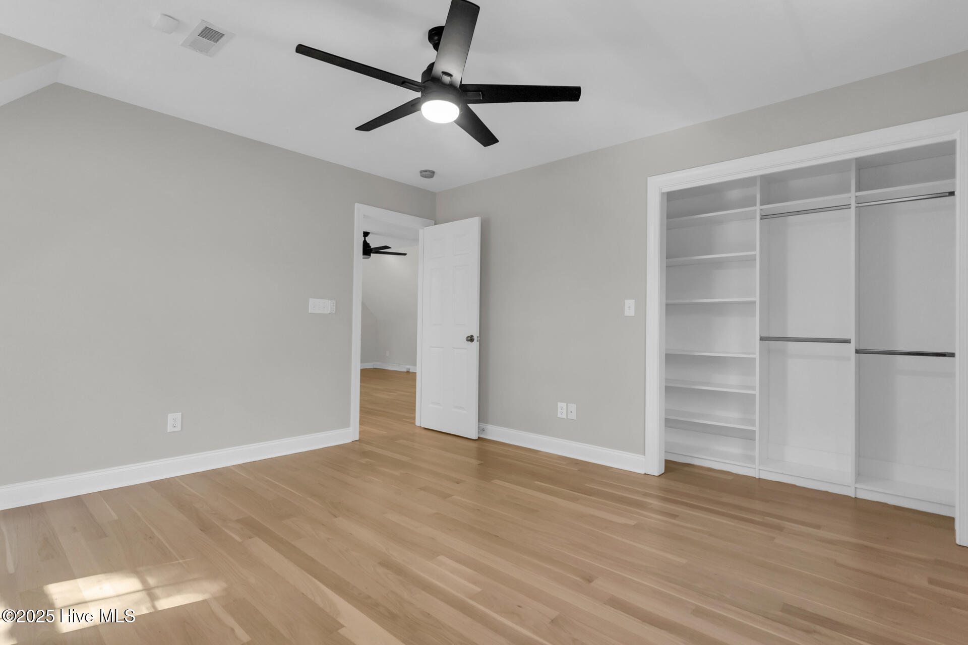 100532167 | Photo 42