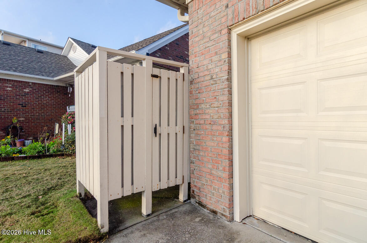 100567323 | Photo 31