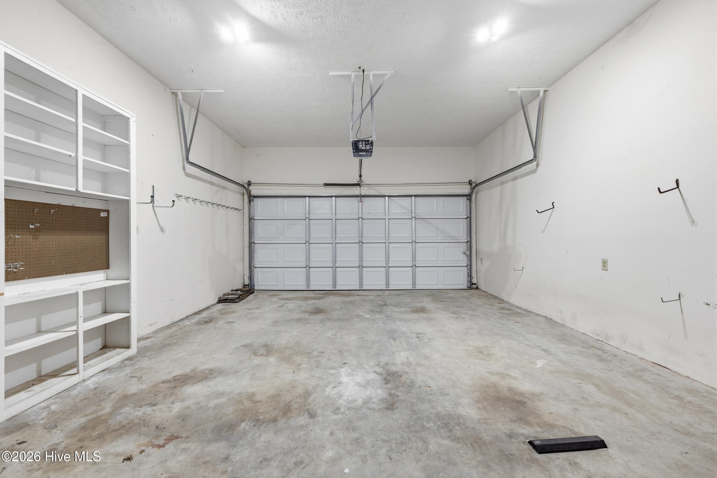 100565725 | Photo 33