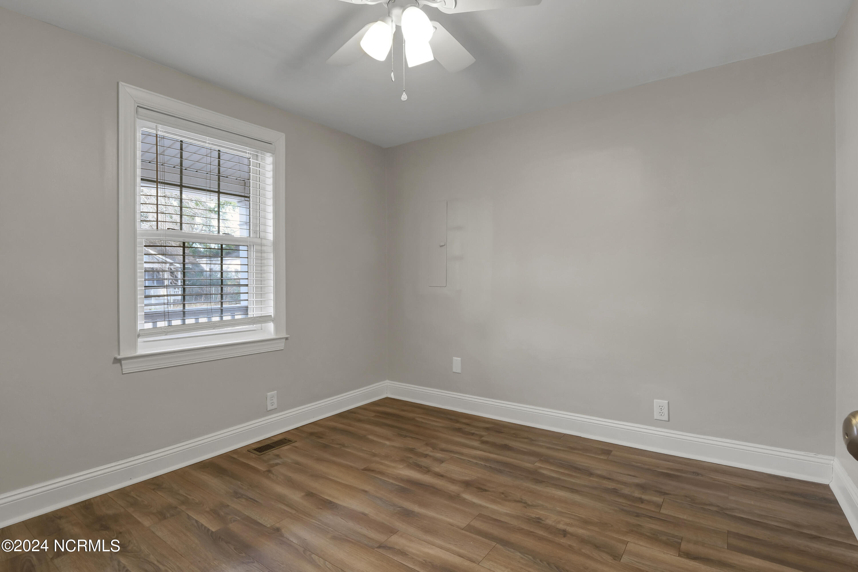 100501842 | Photo 13