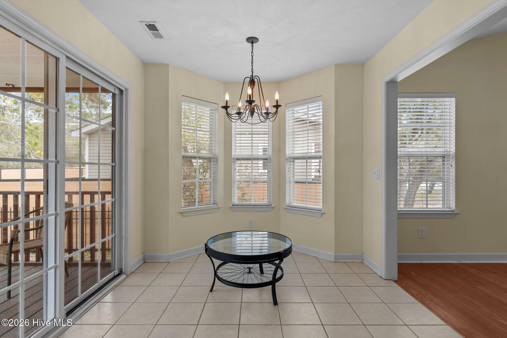 100564732 | Photo 12