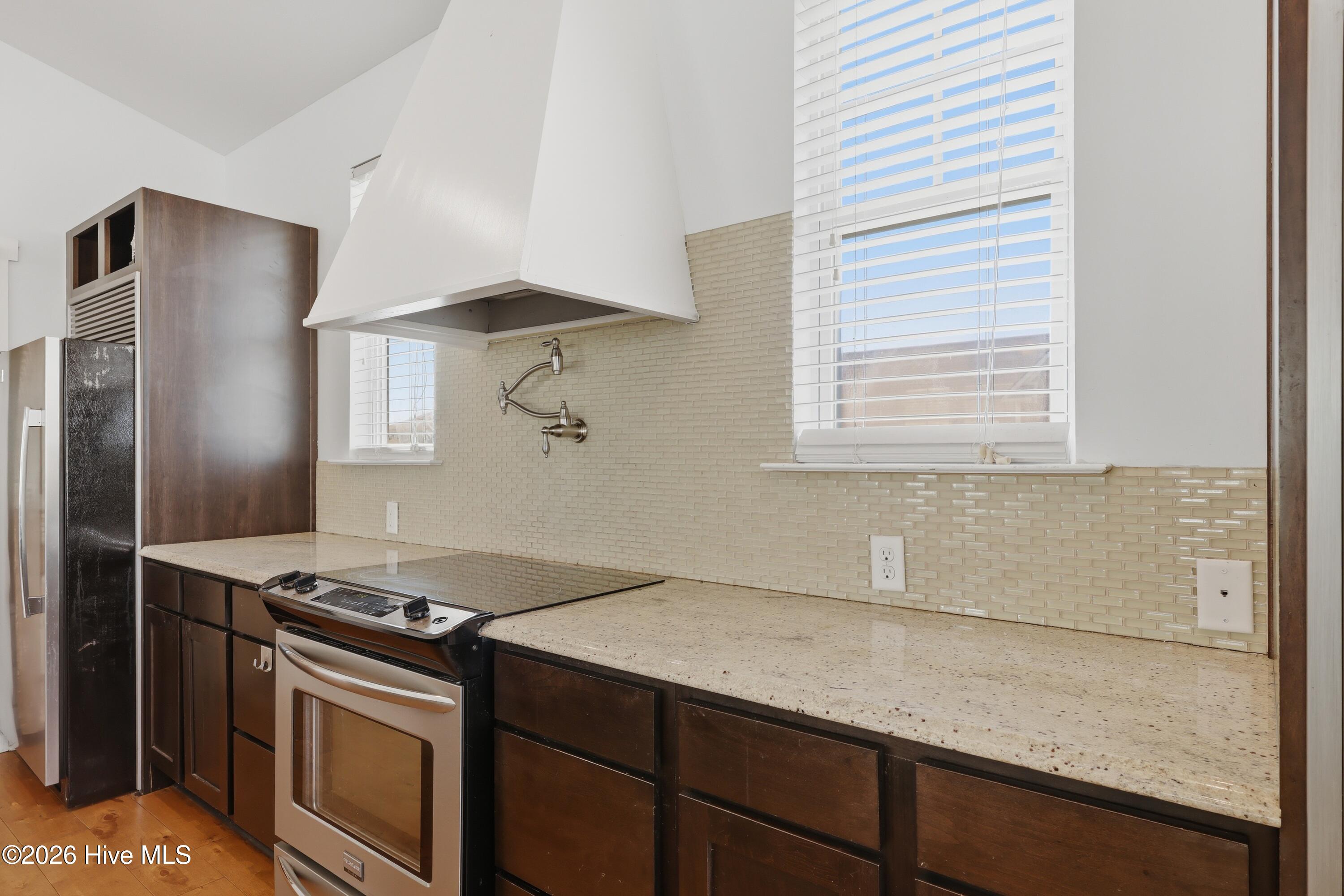 100564294 | Photo 28