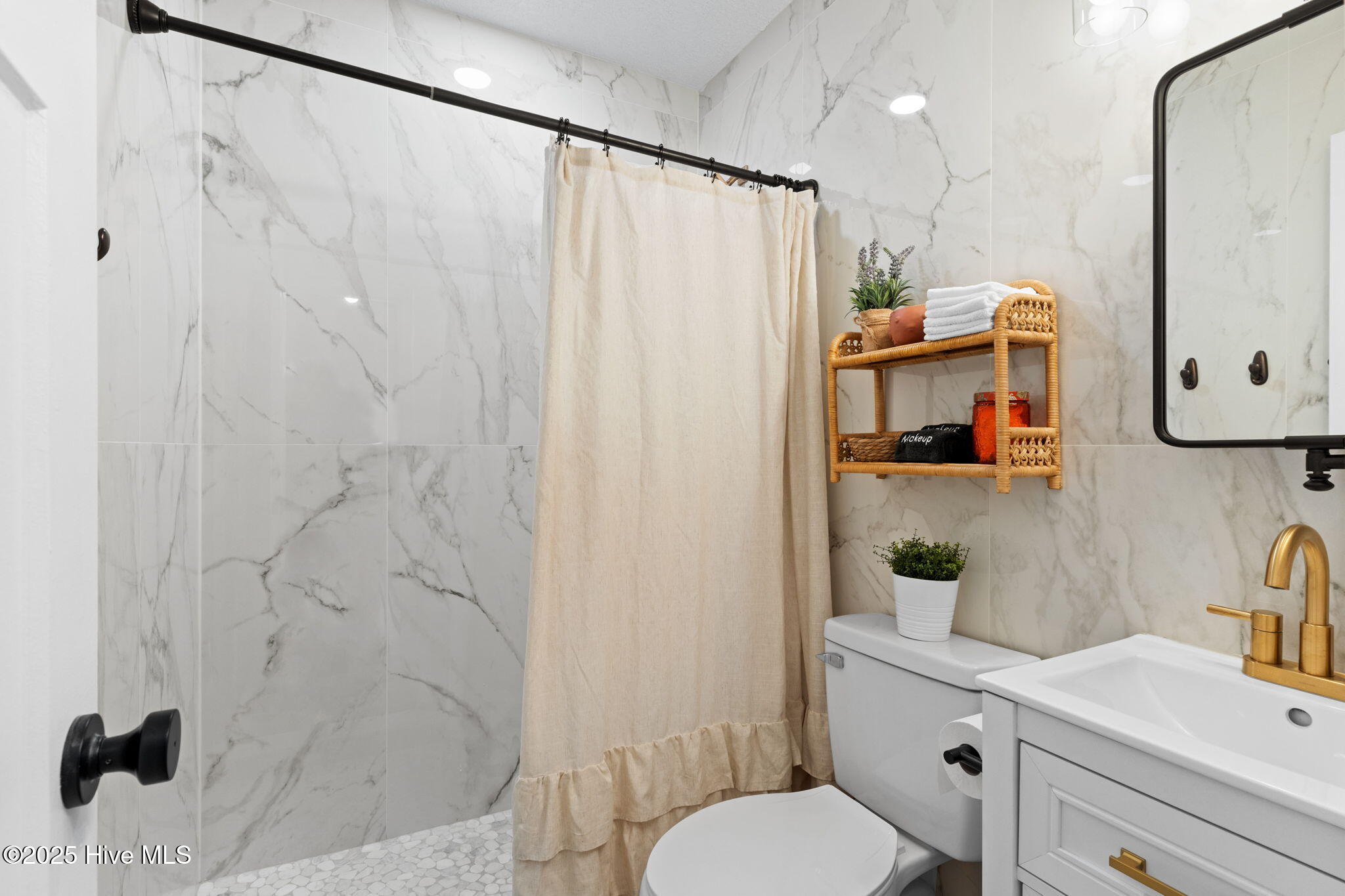 100537290 | Photo 21