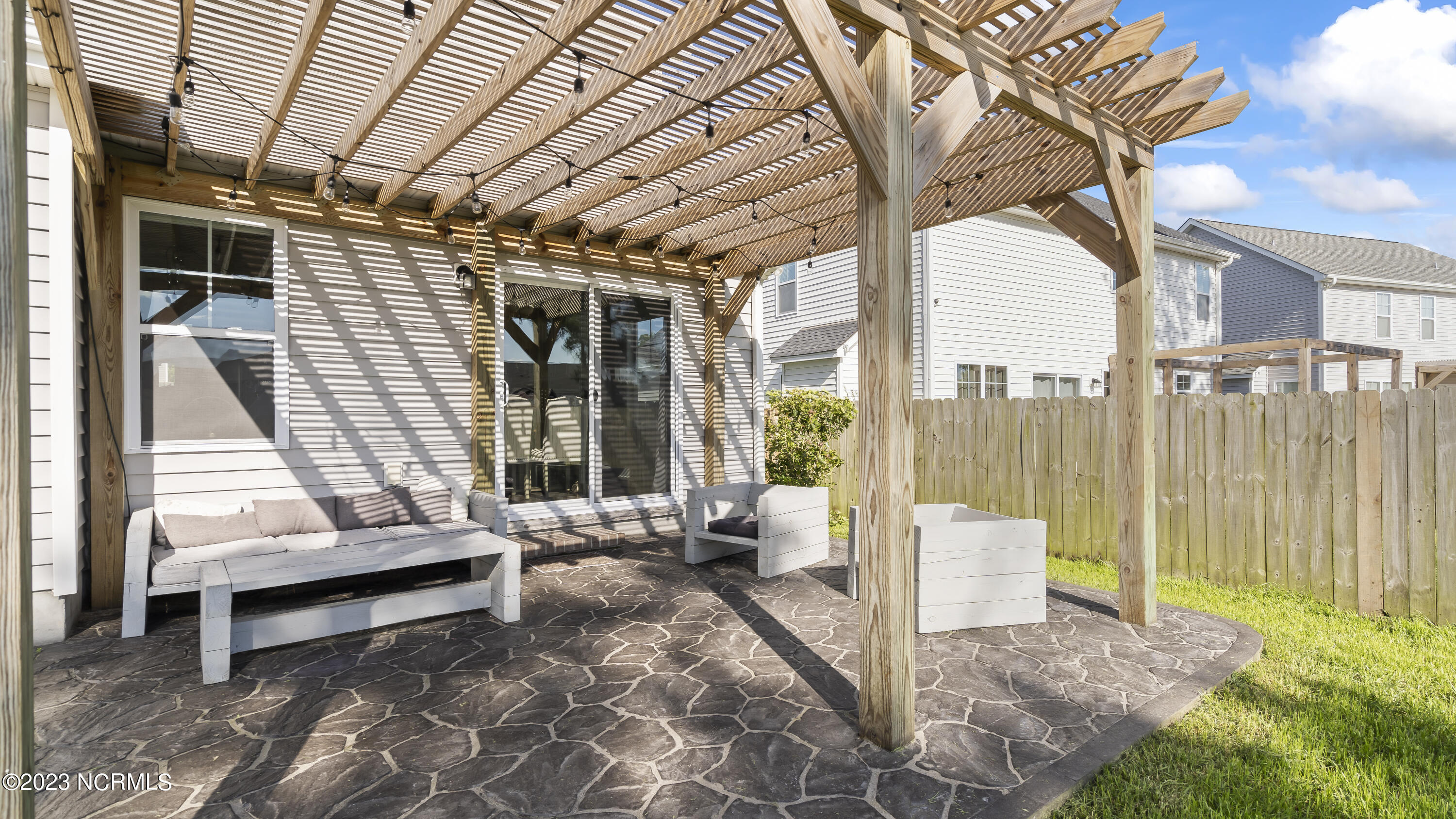 100563607 | Photo 41