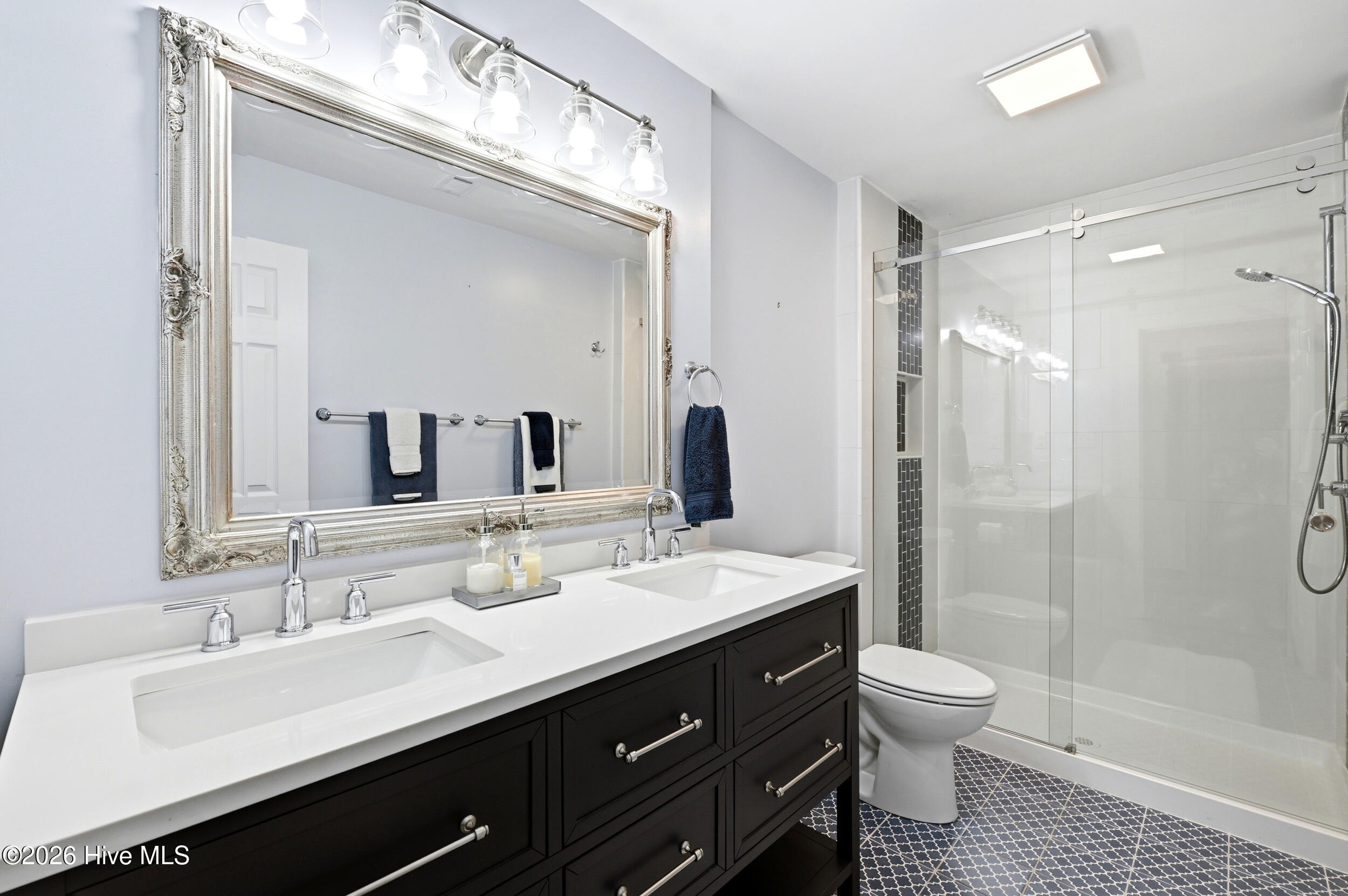 100570431 | Photo 36