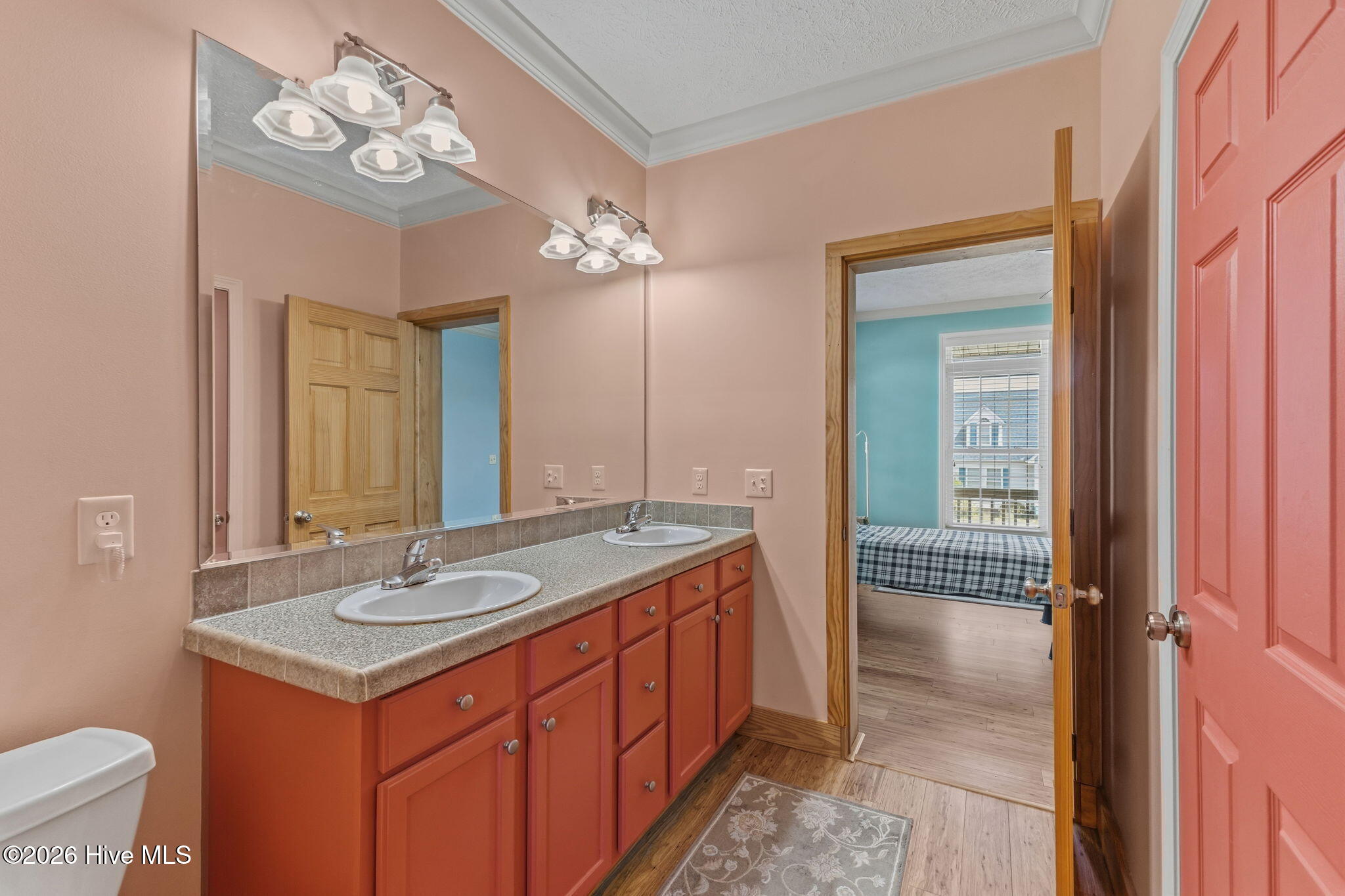 100564896 | Photo 14