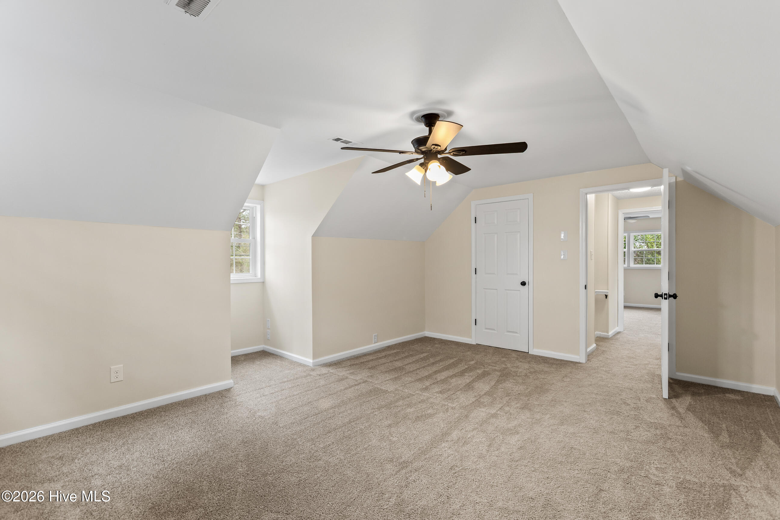 100558512 | Photo 25