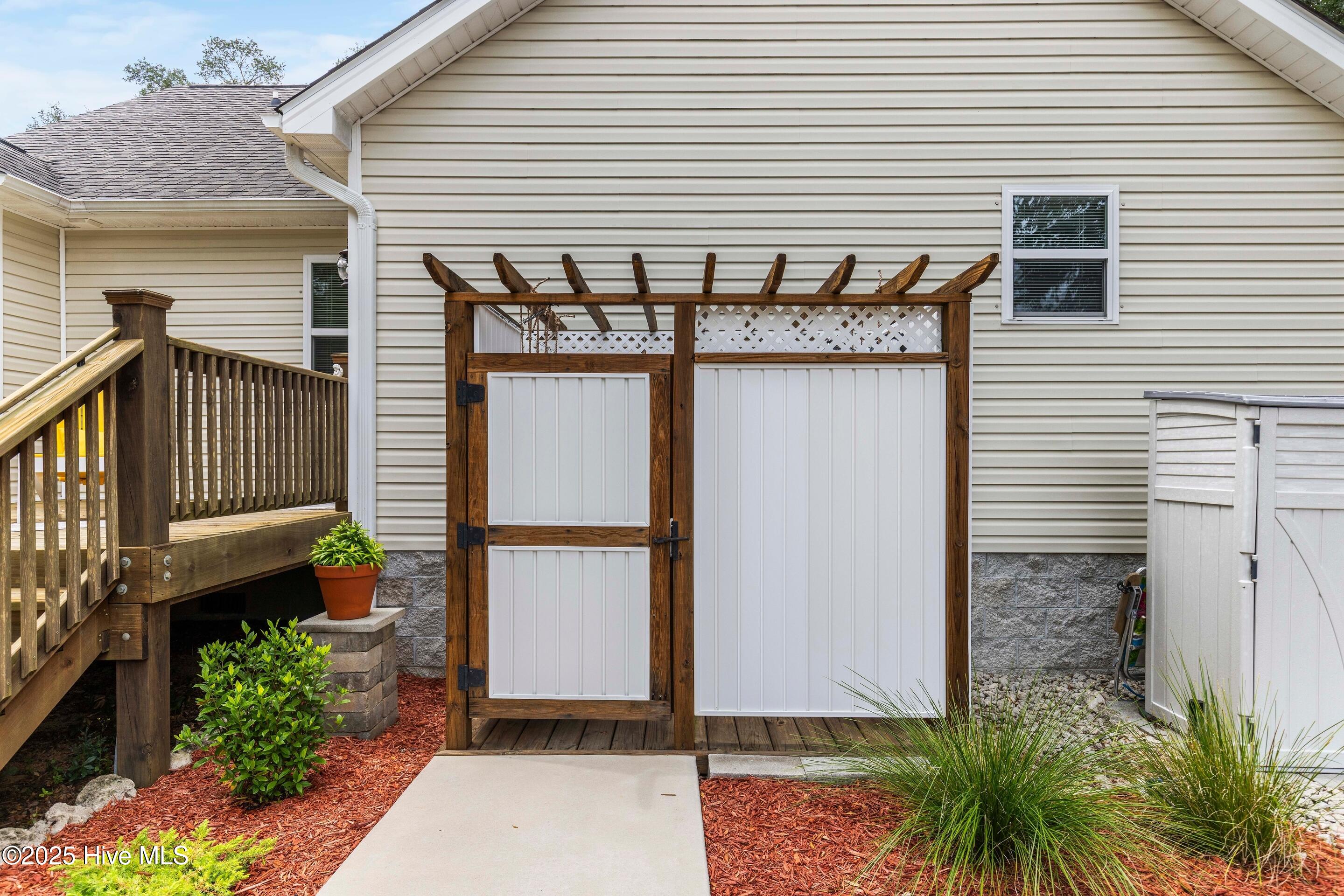 100526521 | Photo 49