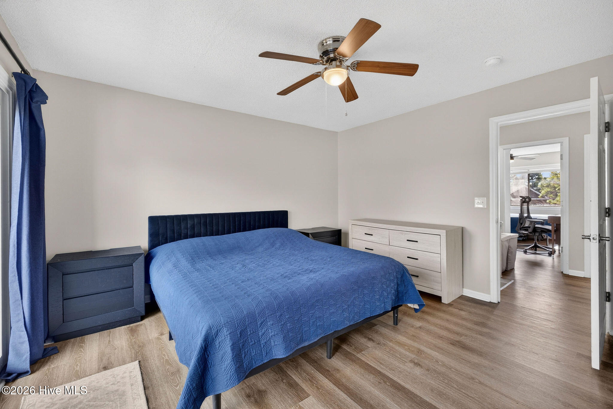 100555356 | Photo 25