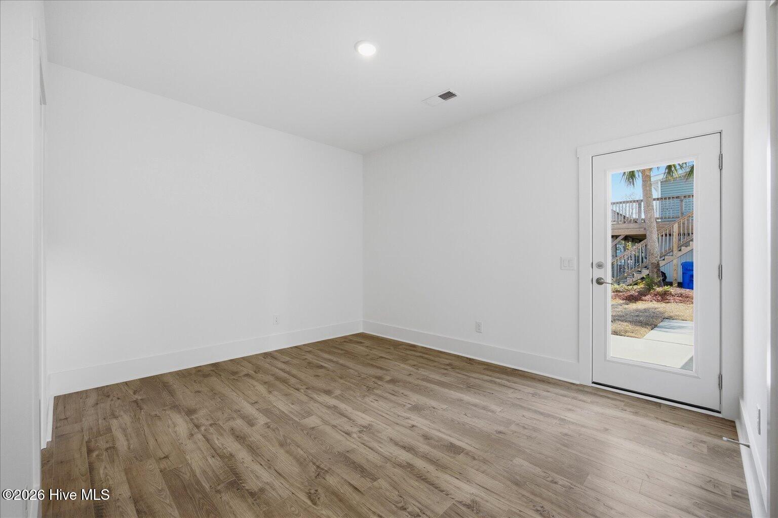 100544429 | Photo 23