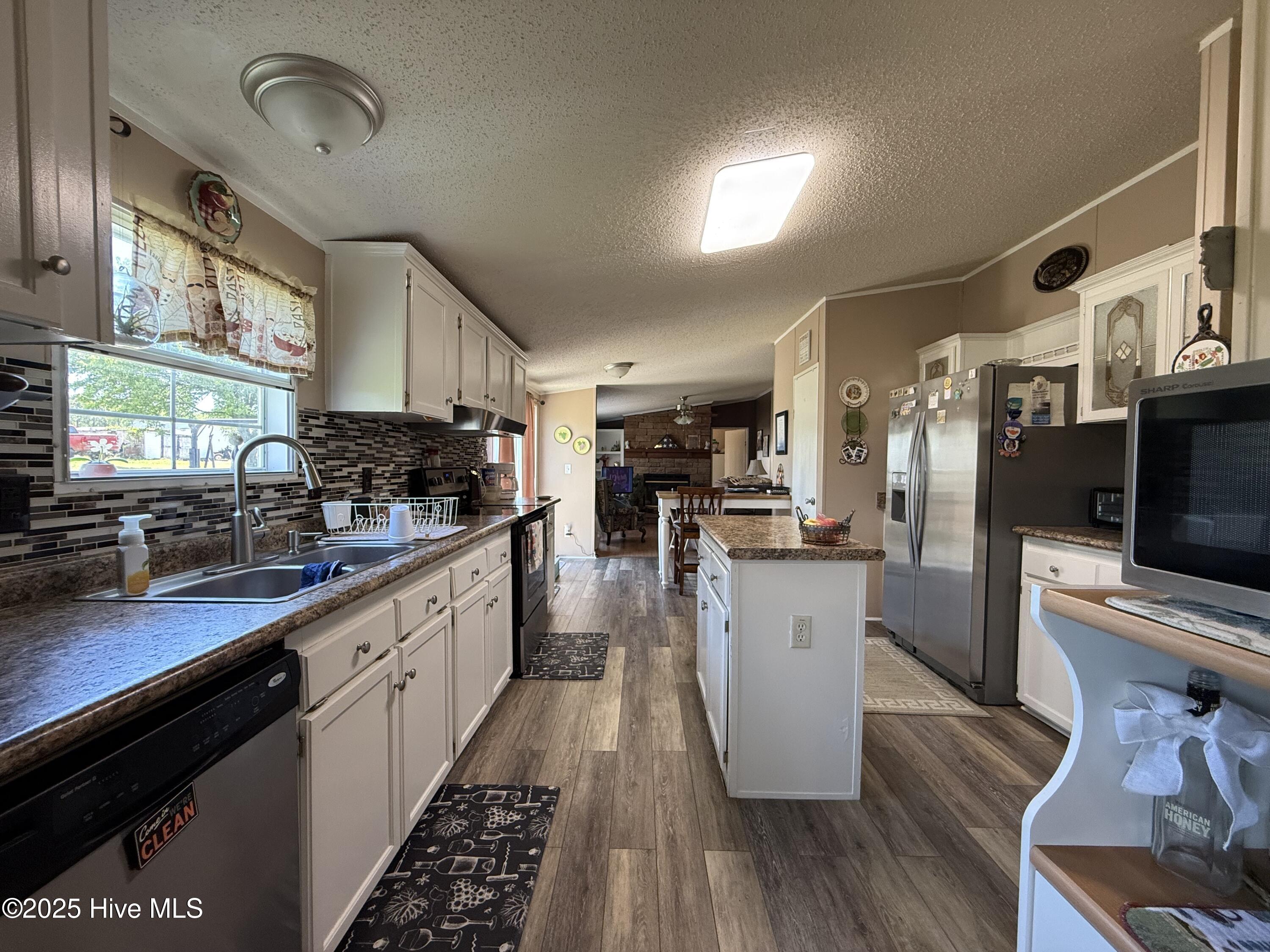 100502105 | Photo 23