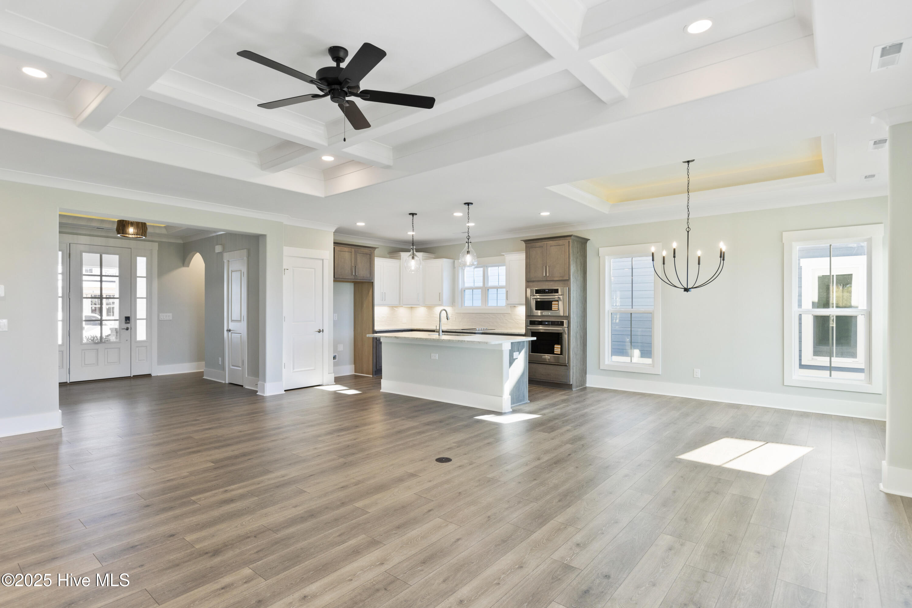 100557936 | Photo 13