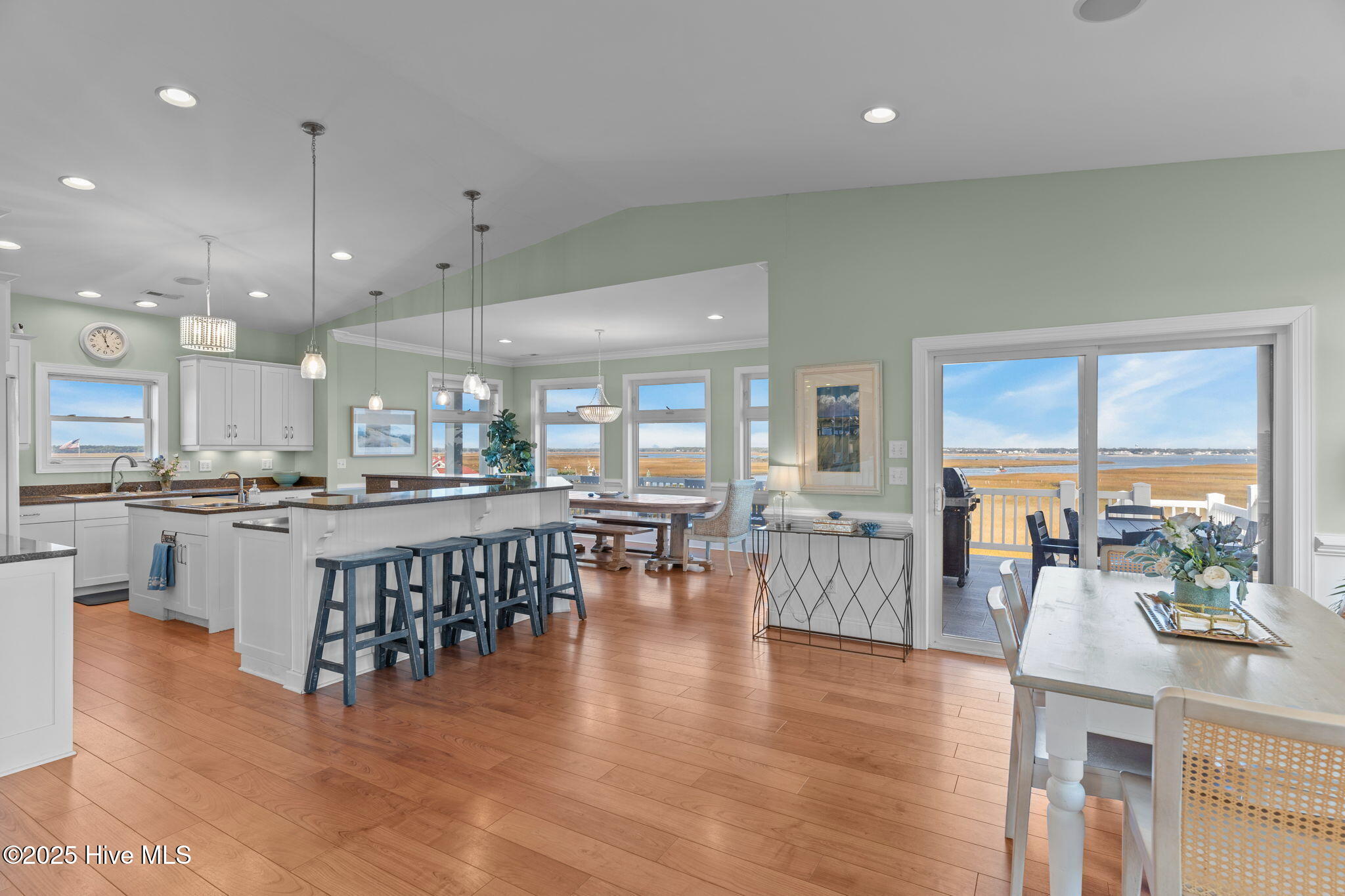 100544368 | Photo 18