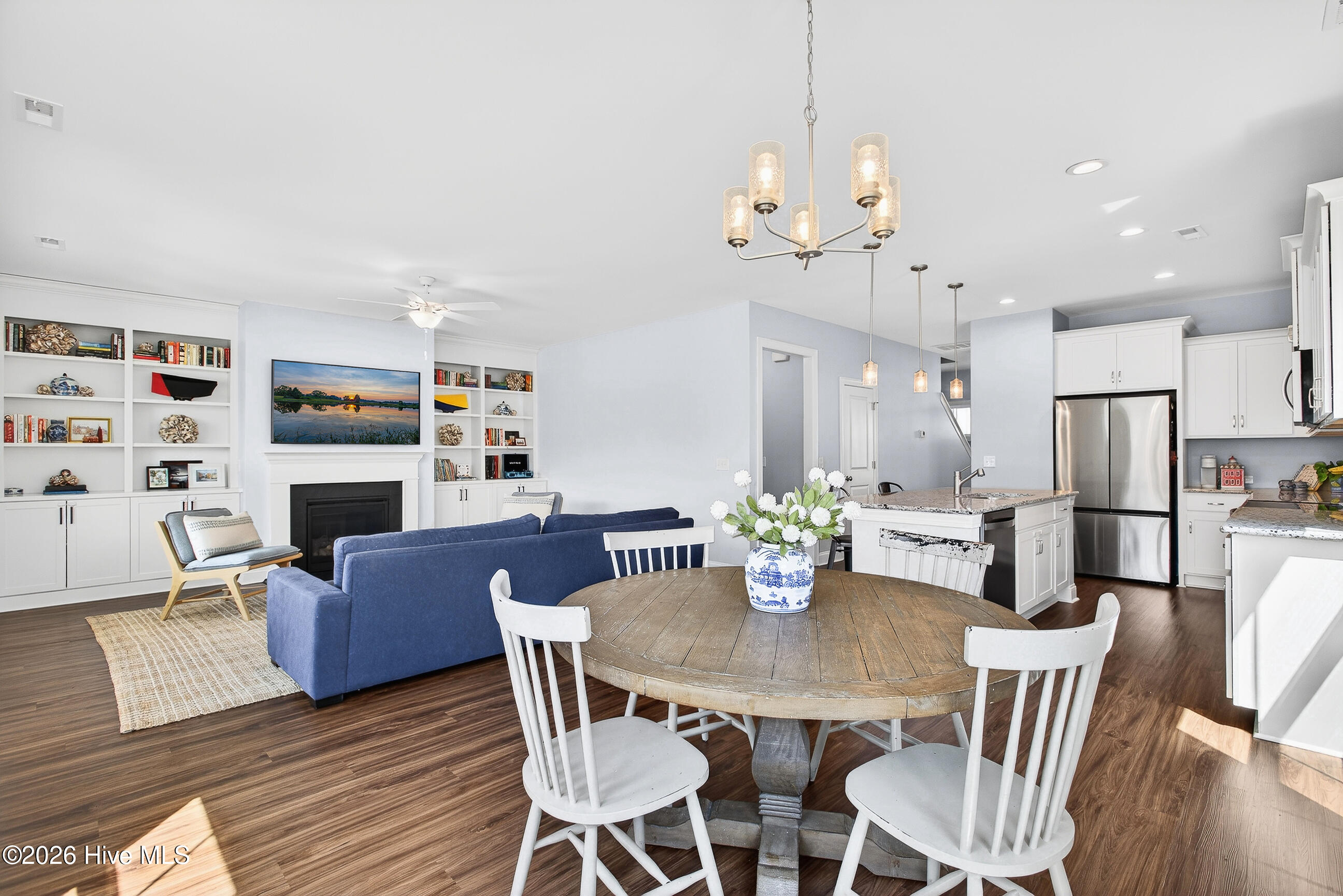 100563348 | Photo 16