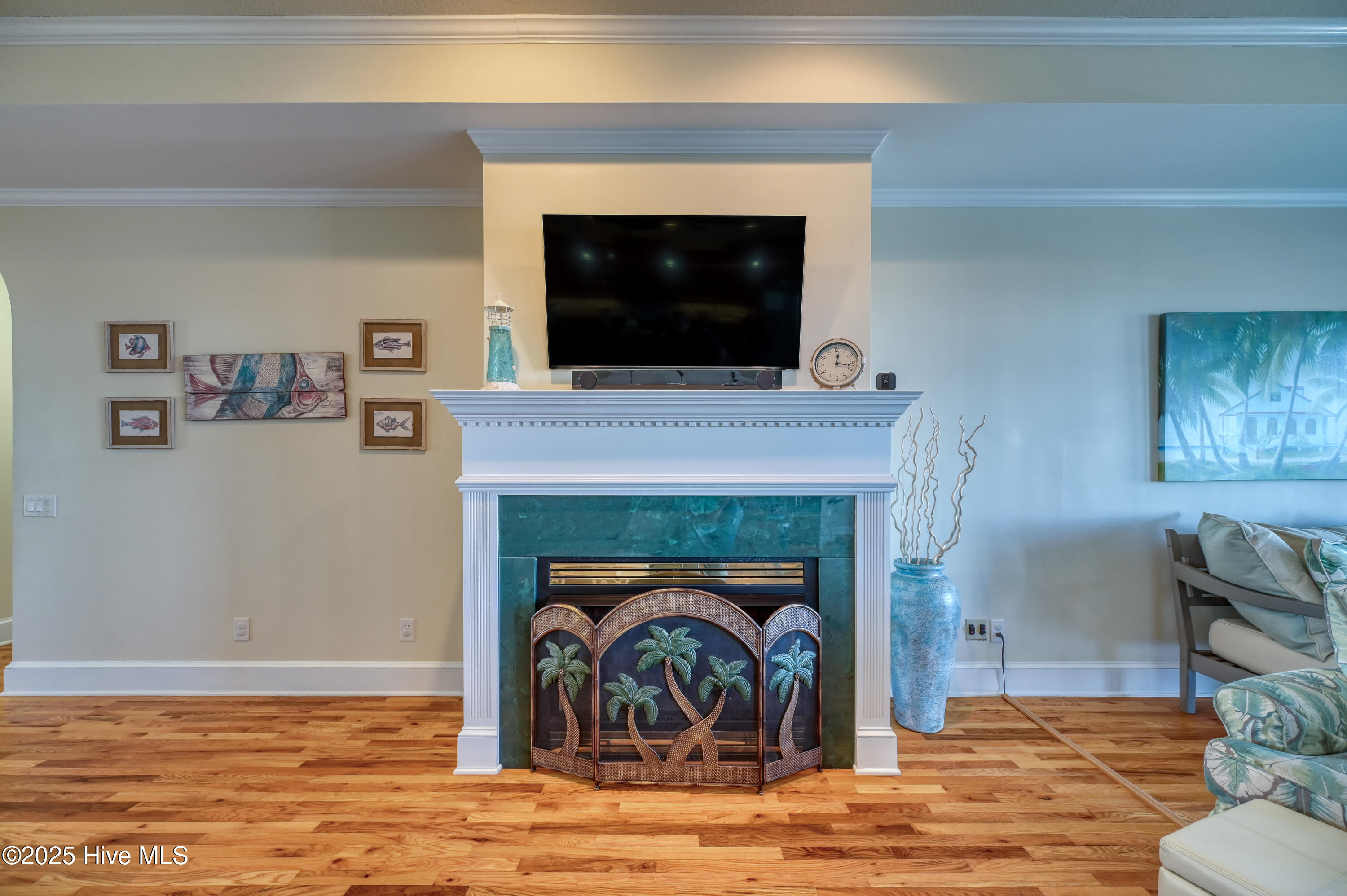 40 Sailview Drive, North Topsail Beach, NC 28460 – photo 15: Living Room 5