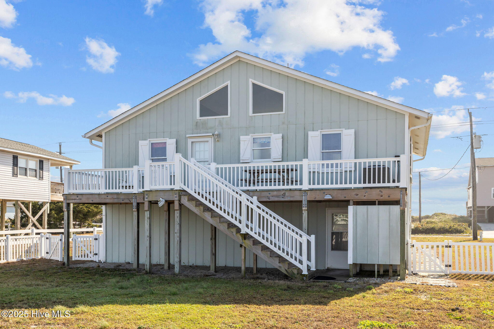 Homes for sale in Emerald Isle, NC | 2106 Ocean Dr, Emerald Isle, NC 28594 | MLS# 100543368