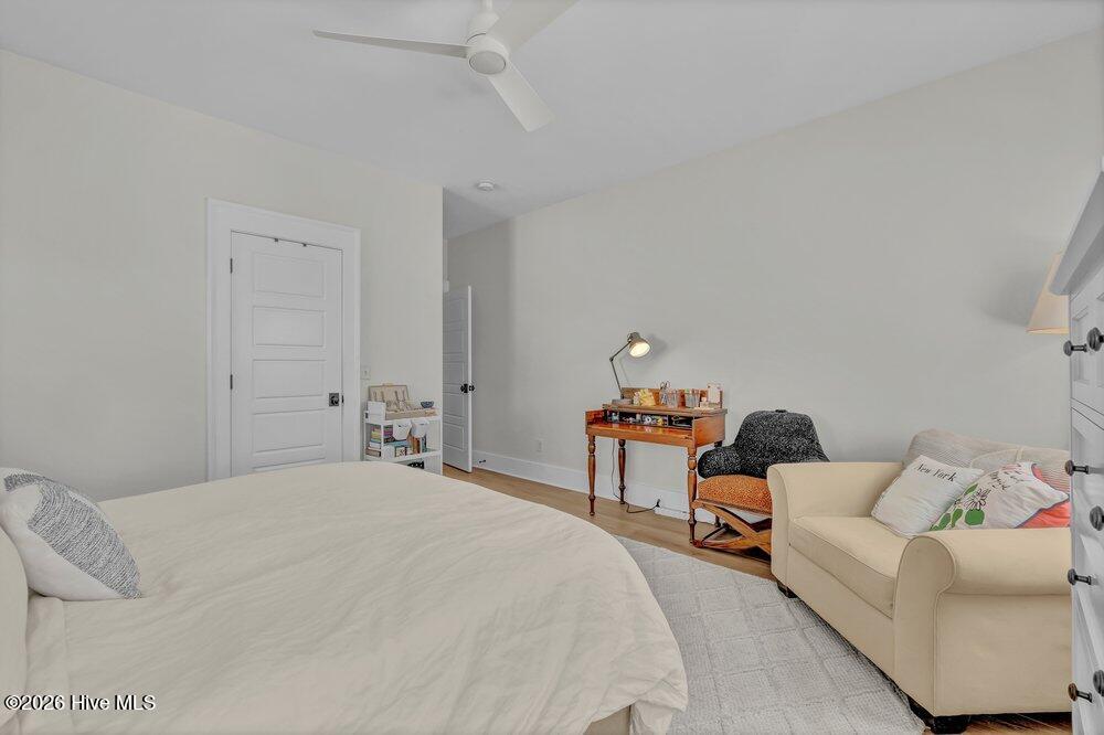 100561379 | Photo 42