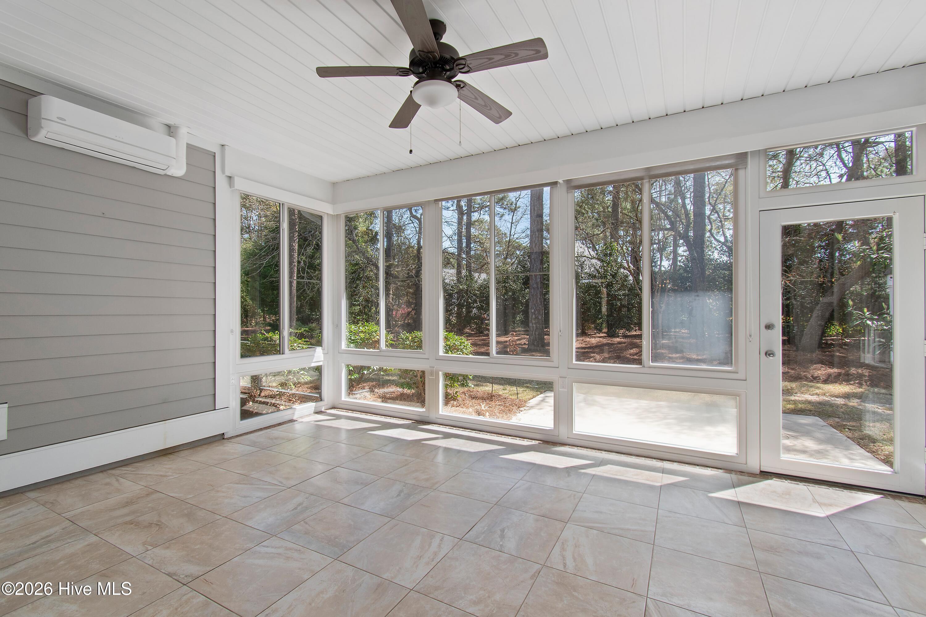 100563713 | Photo 32