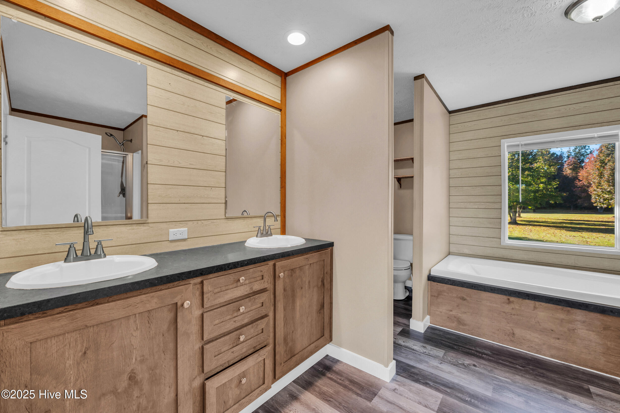 100540708 | Photo 22