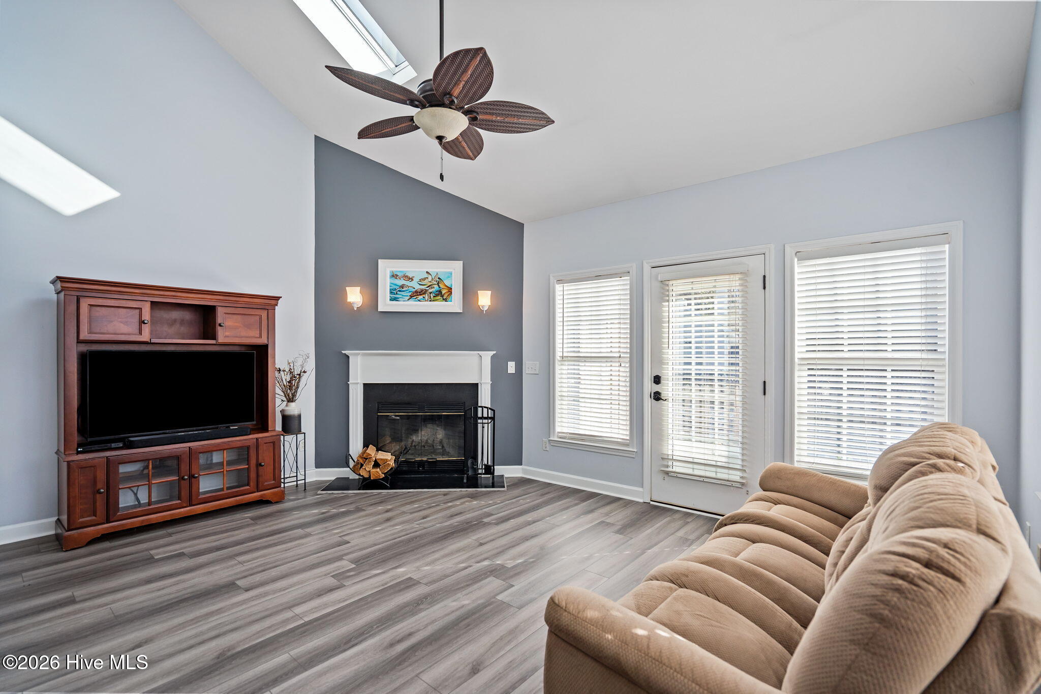 100558805 | Photo 18