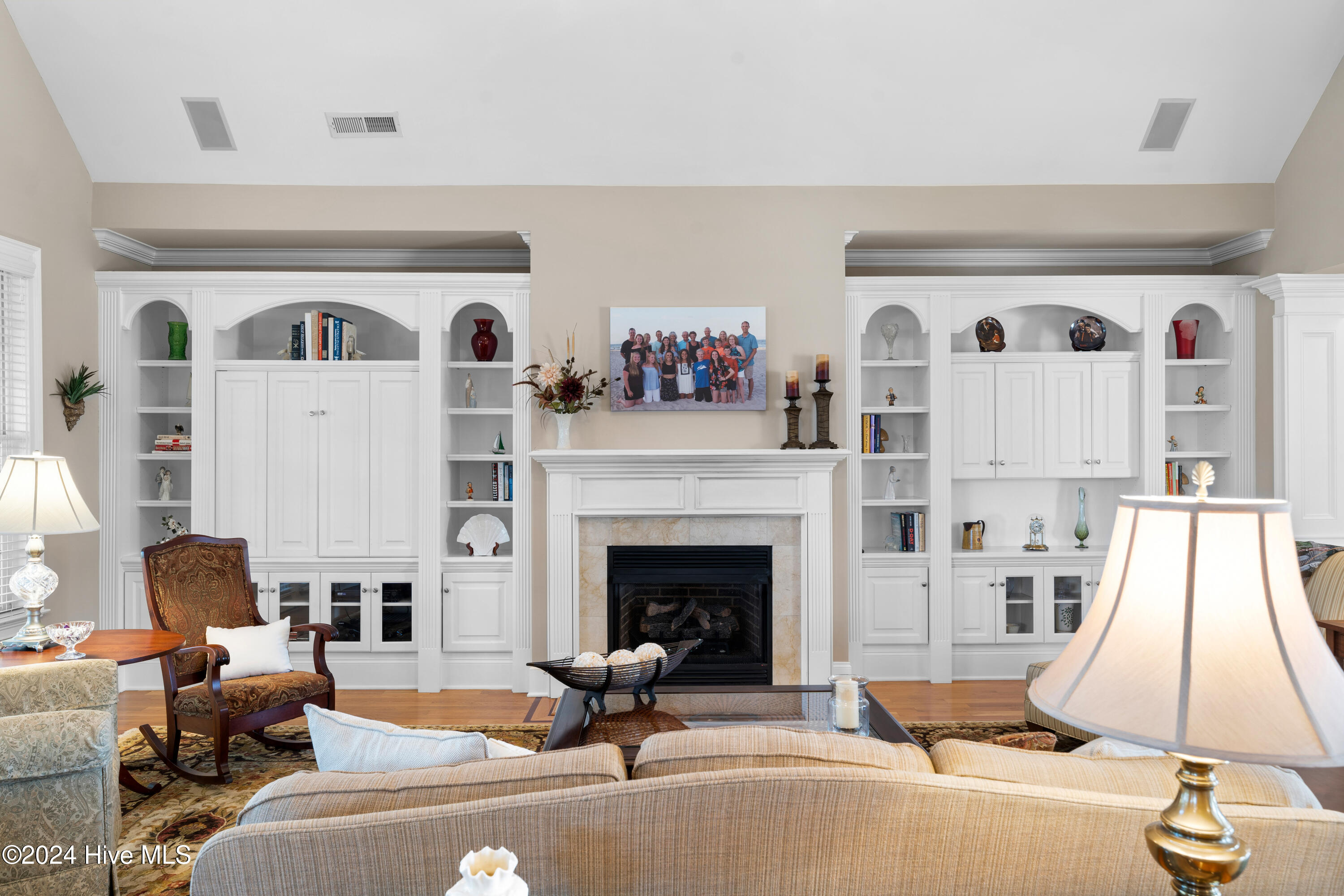 100480816 | Photo 11