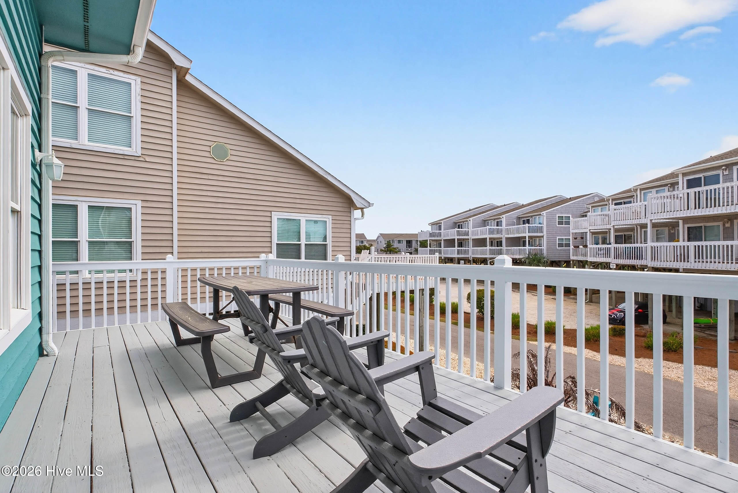 100563035 | Photo 11