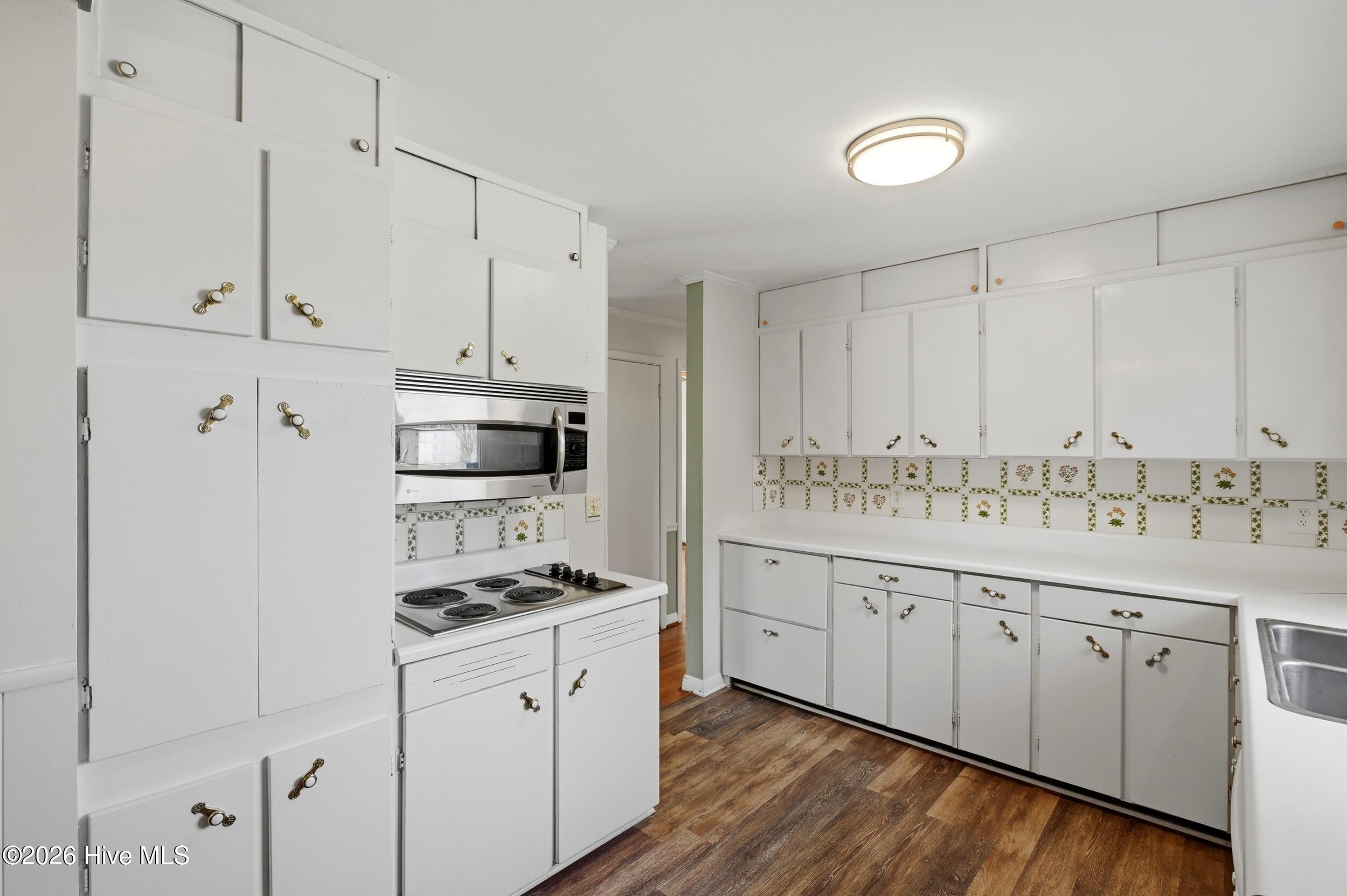 100562912 | Photo 15