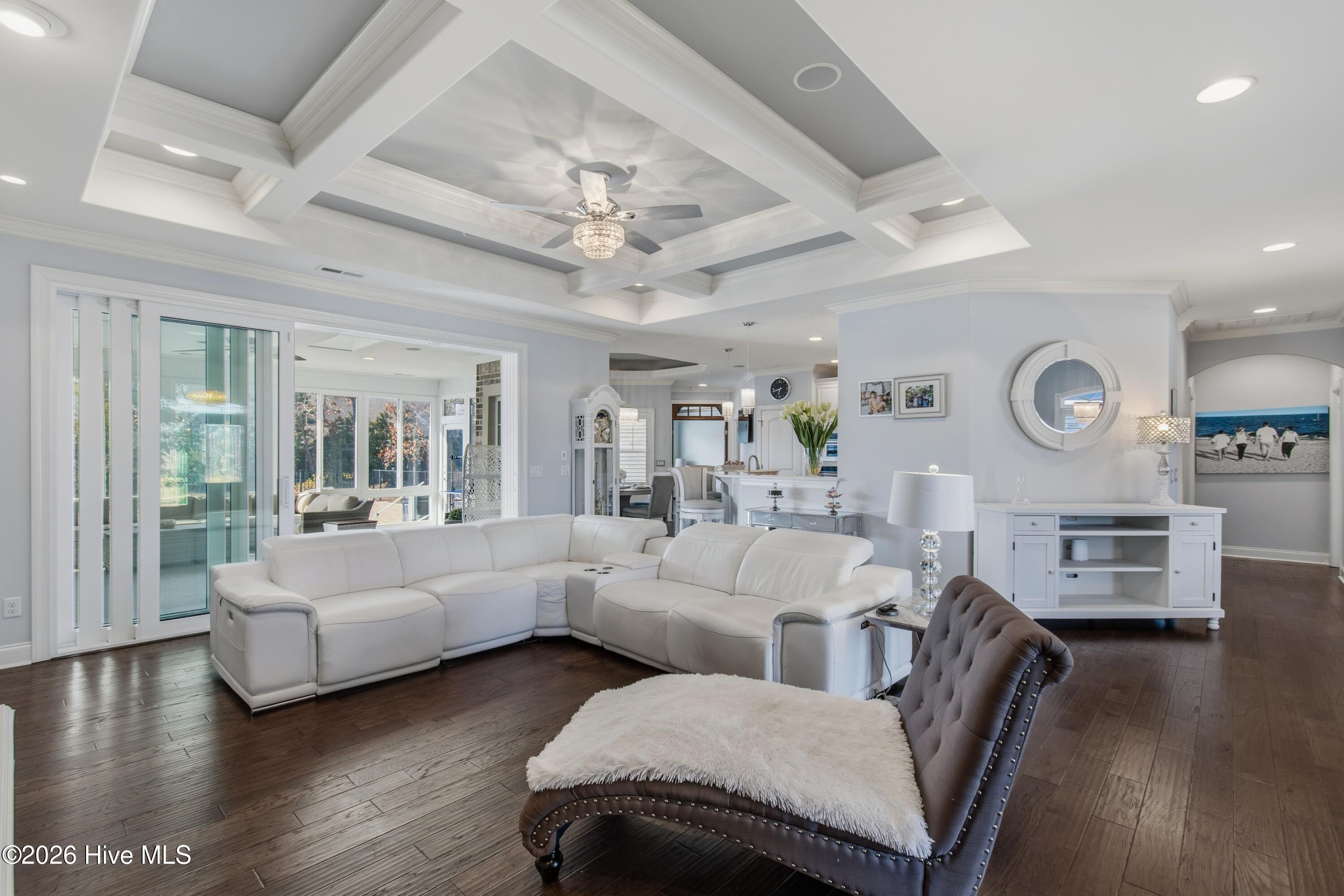 100548705 | Photo 10